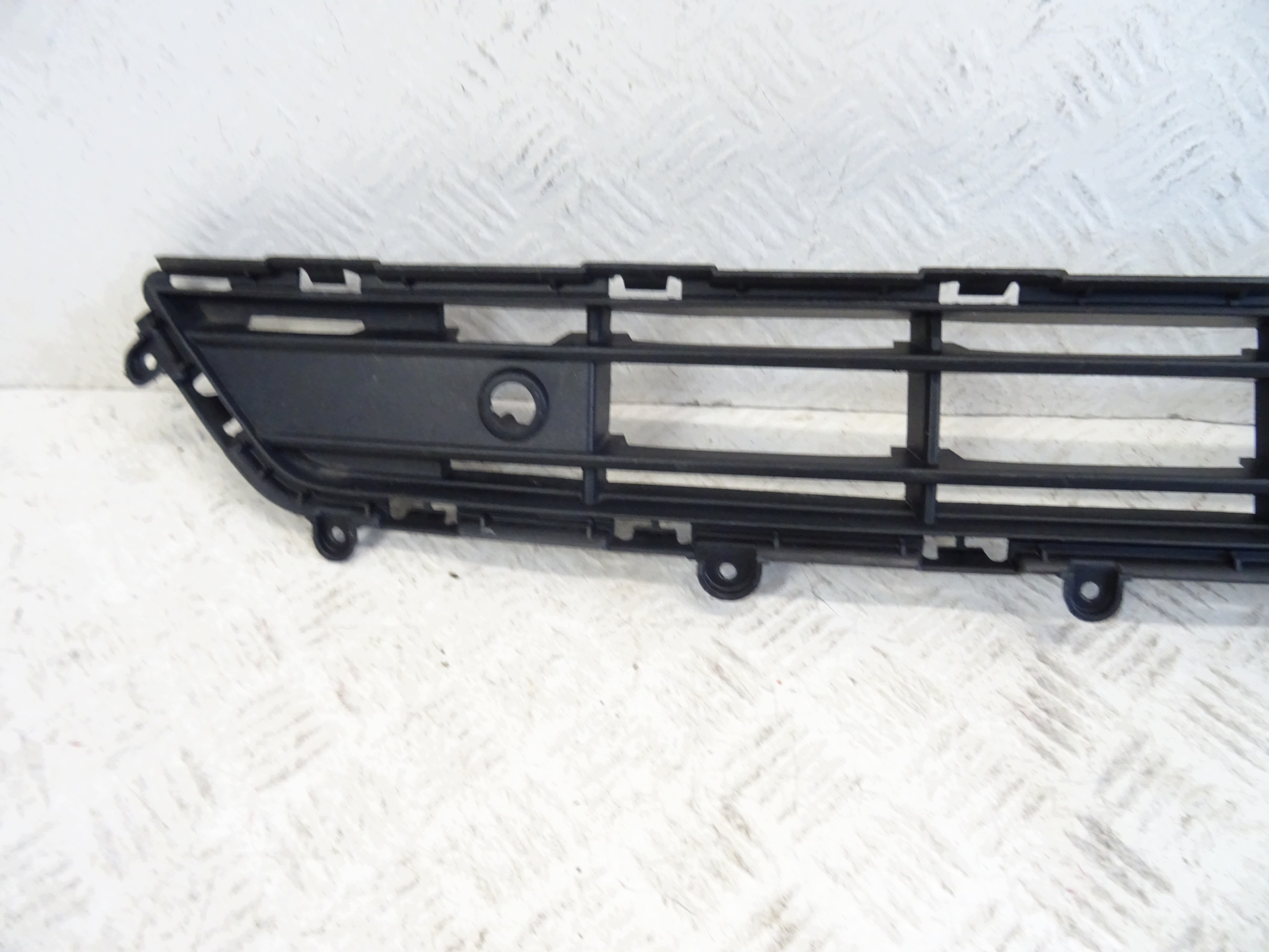 grid of a bumper front VOLVO XC40 II 31449342