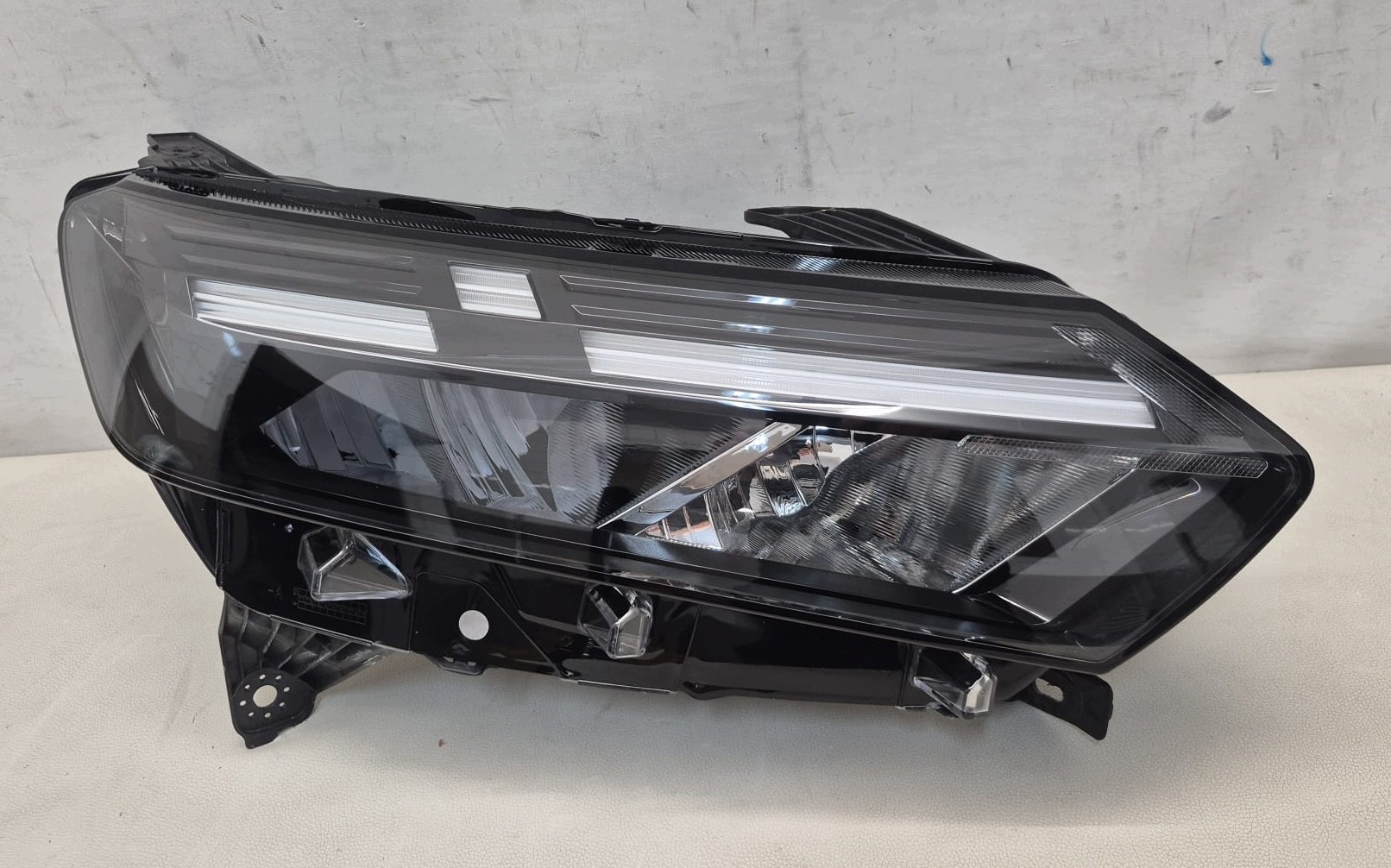 DACIA SANDERO III 3 LIFT 25- light right front front FULL LED 260102152R