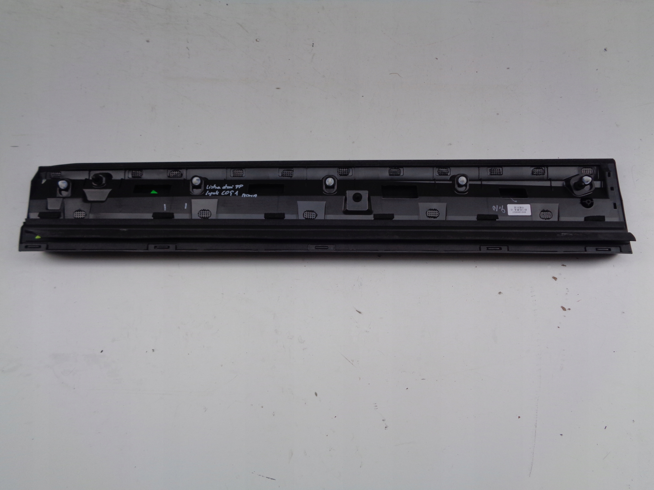 NO-WA-- moulding door right front LYNK CO&01 CO 01