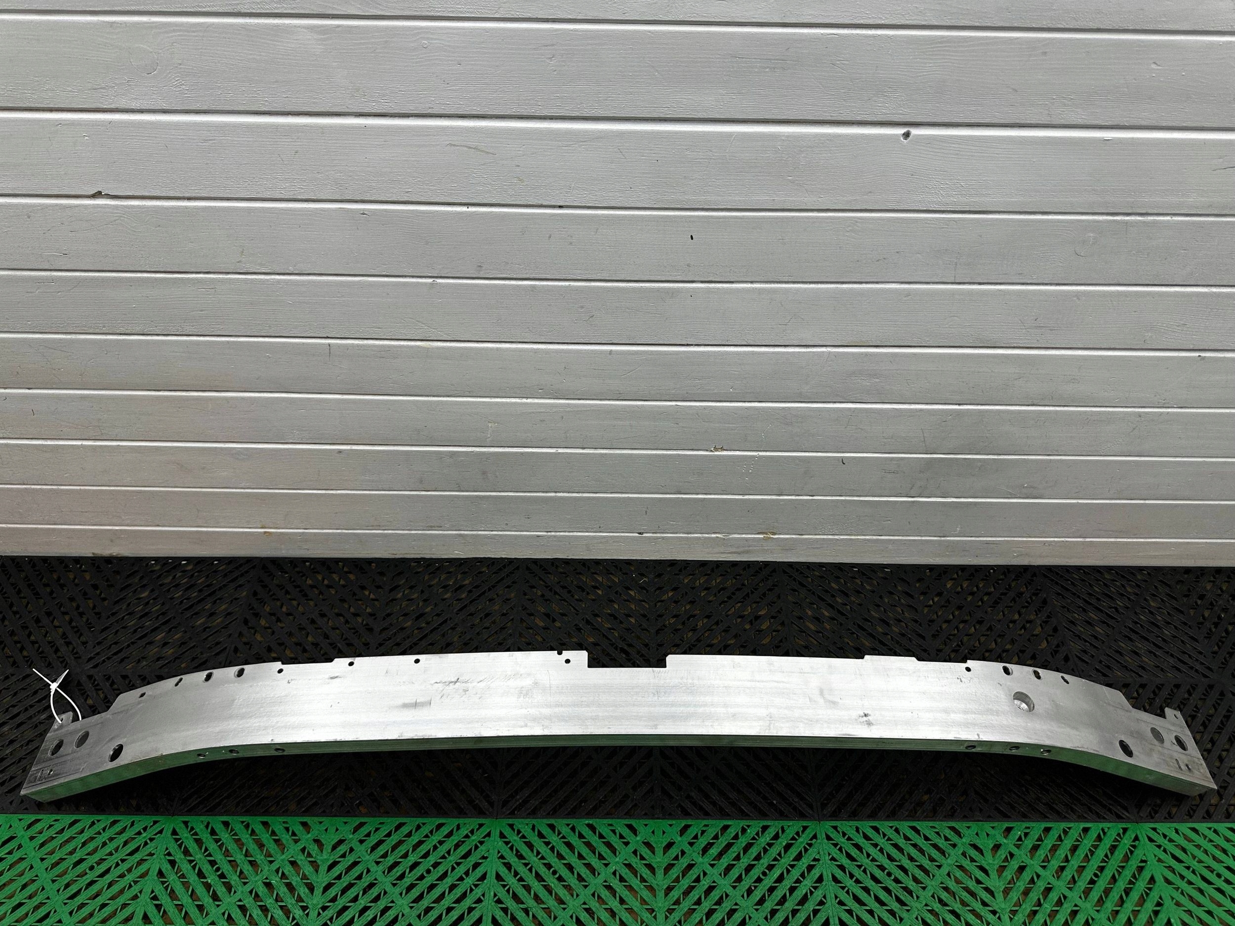 pillar of a bumper (sider) front BMW 2 Active Tourer U06 8737232