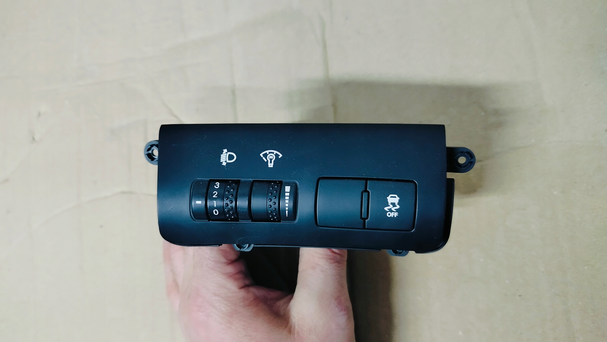 93300-1H005EQ KIA CEED PROCEED LIFT PANE switch control of the lights