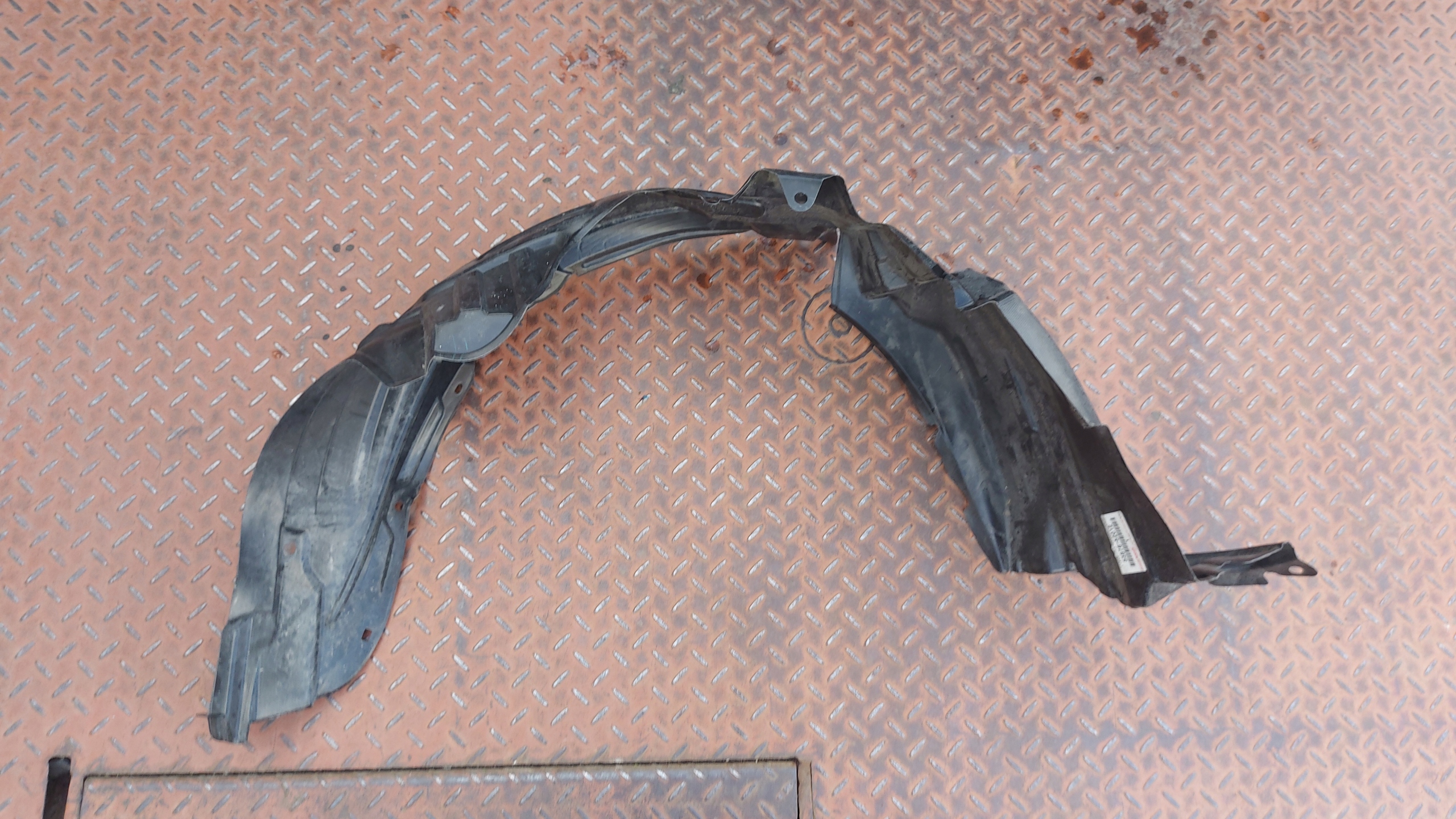 mudguard left front TOYOTA YARIS and 99-06