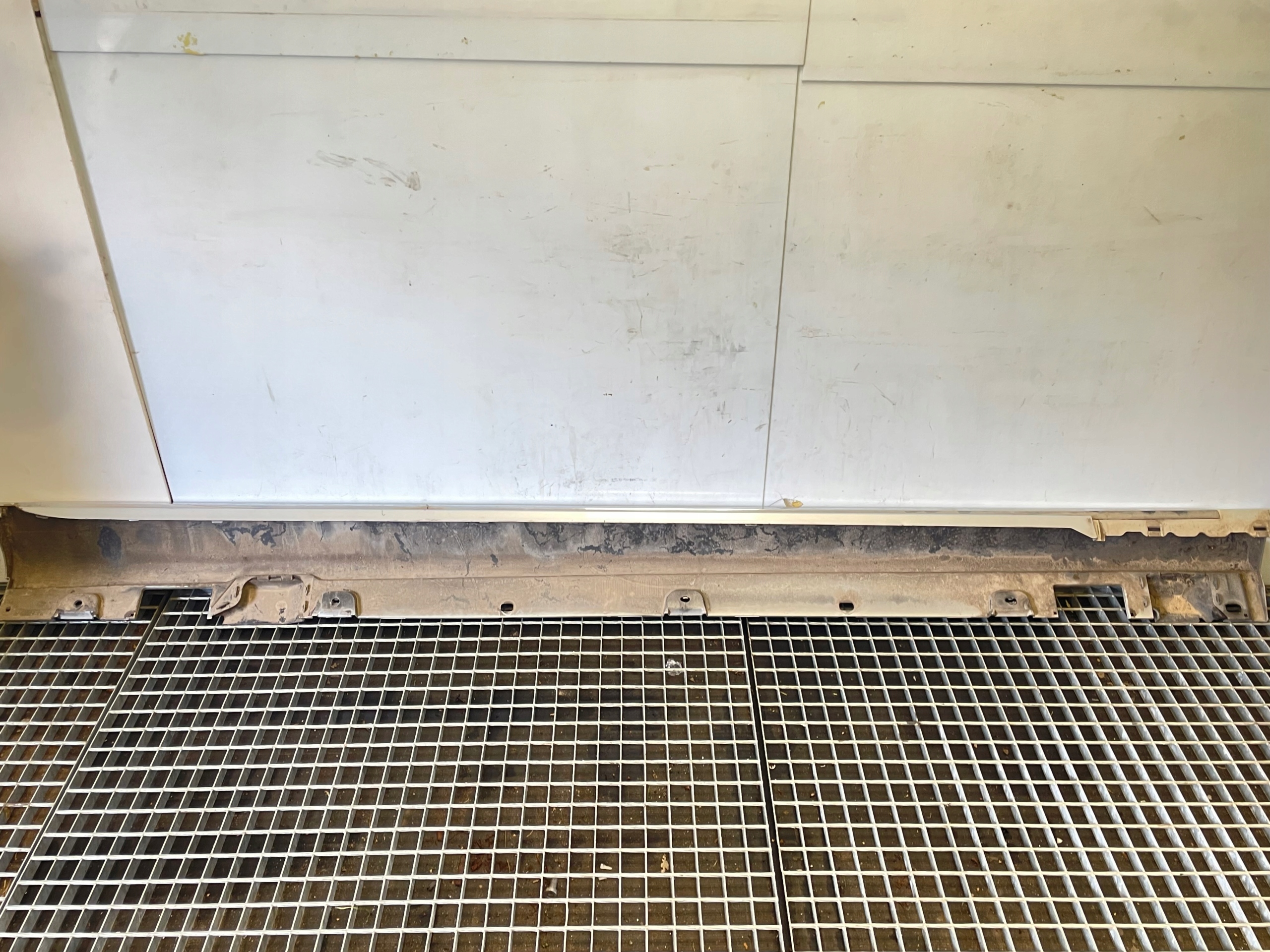 Mercedes-Benz E class W213 moulding threshold left A2136908704 775 KOMBI