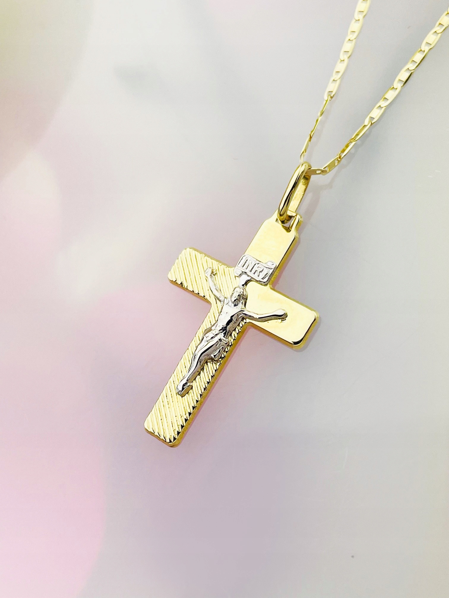 Zlatý křížek Ježíš Kristus Inri bikolor Svaté Přijímání Křest