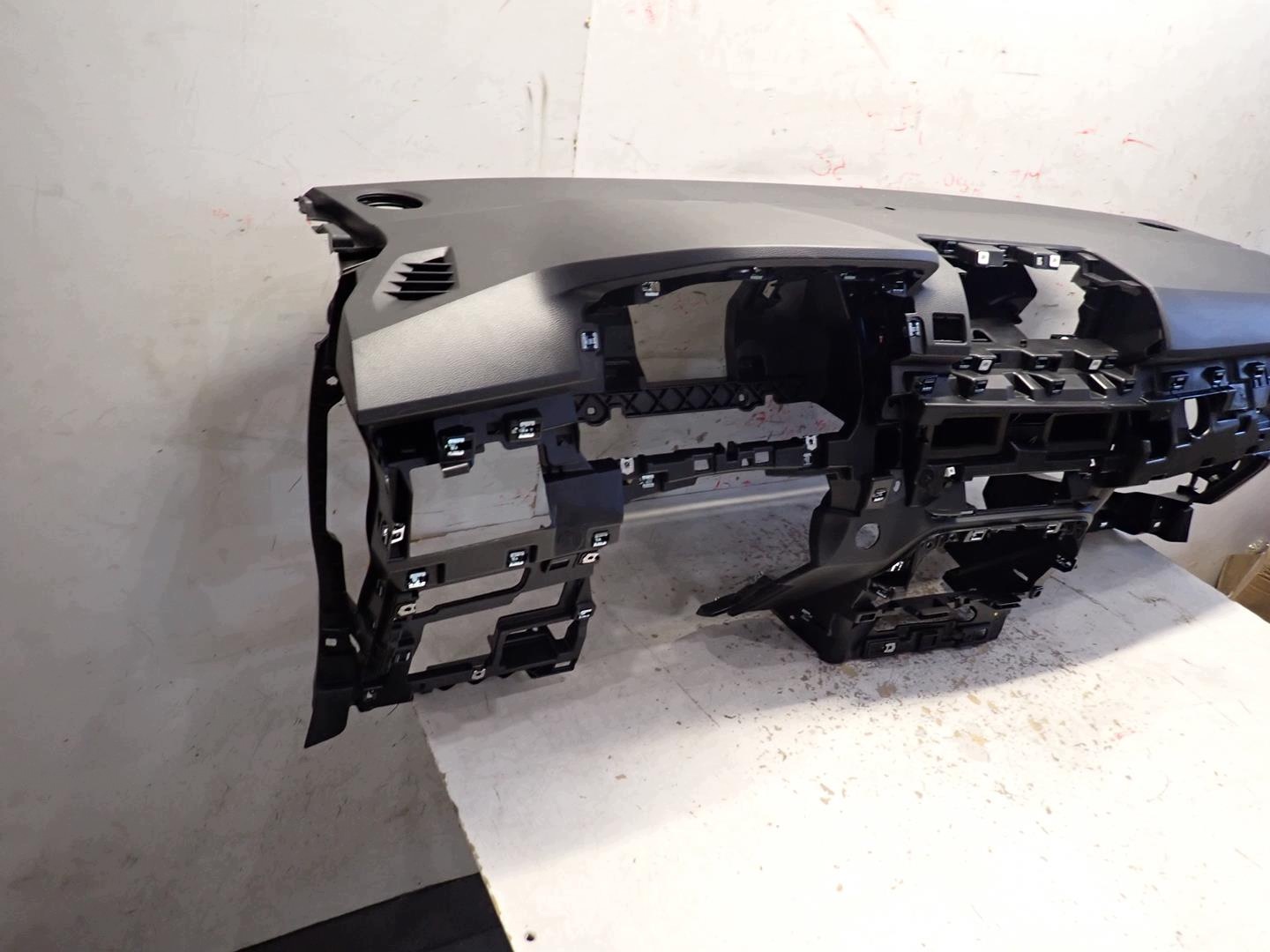 dashboard console cockpit DACIA SANDERO III 2020- 681002279