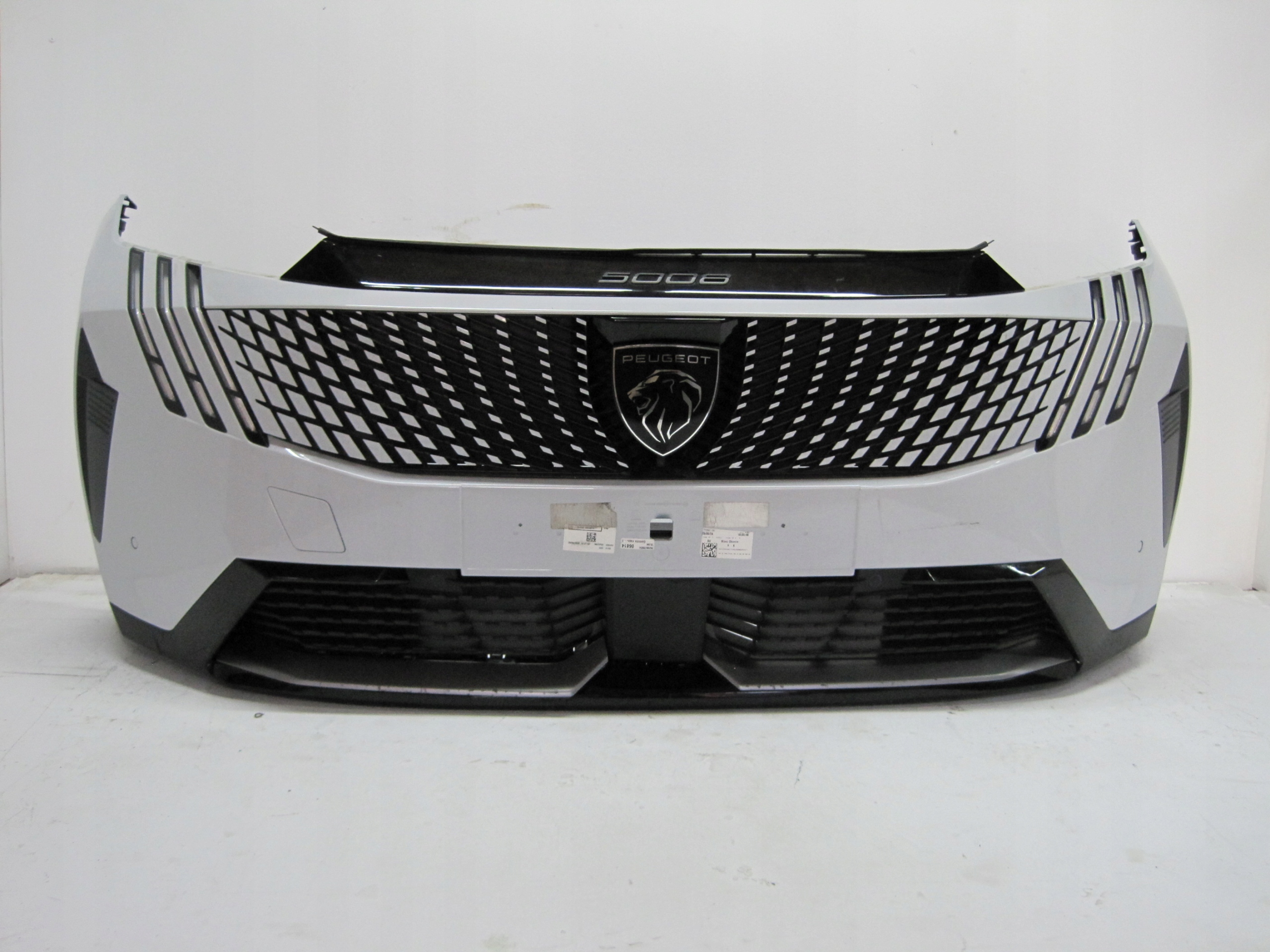 bumper PEUGEOT 5008 III 24R 4 PDC below RADAR front