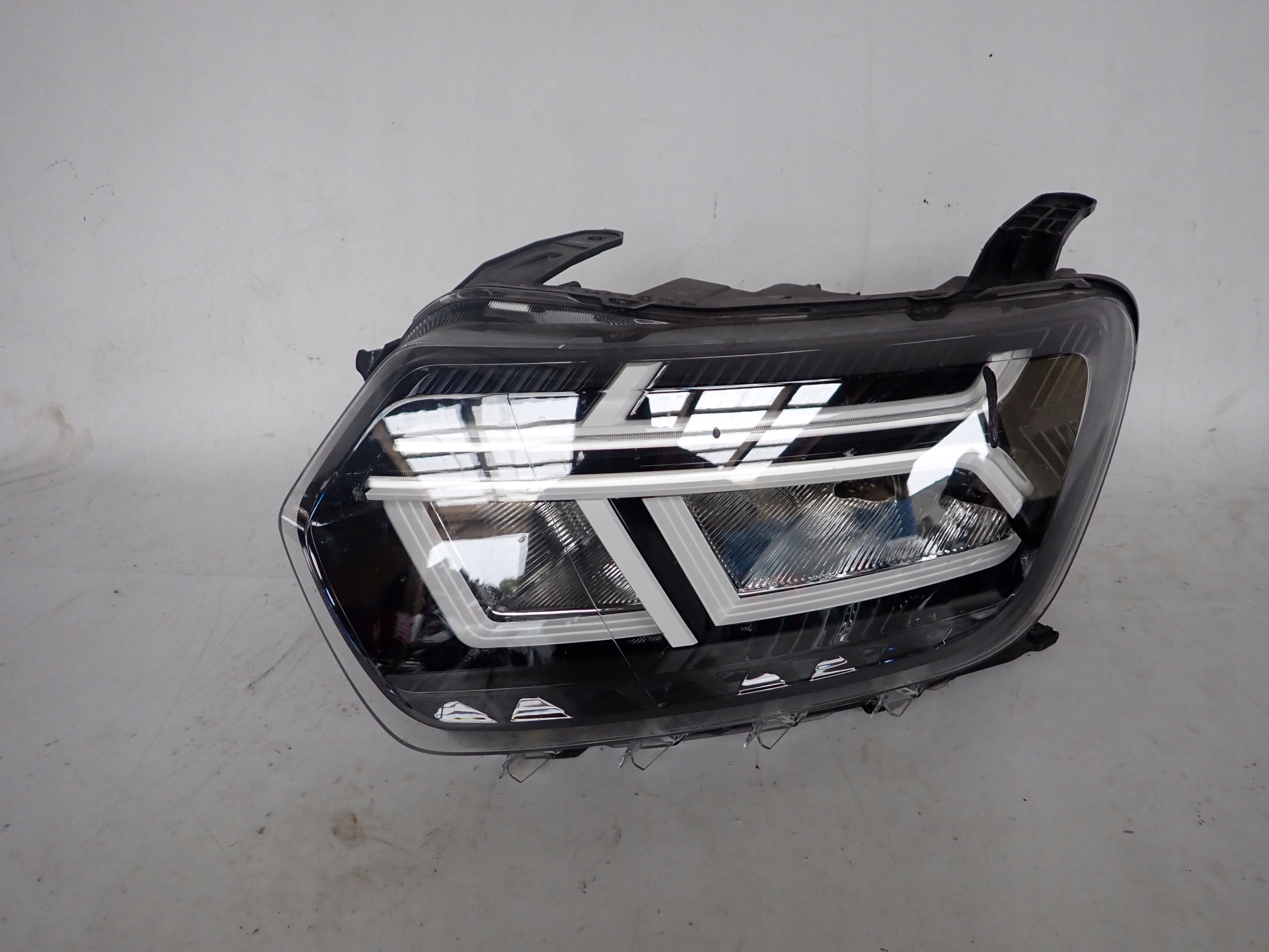light front DACIA DUSTER II LIFT left FULL LED EUROPA 260602465R