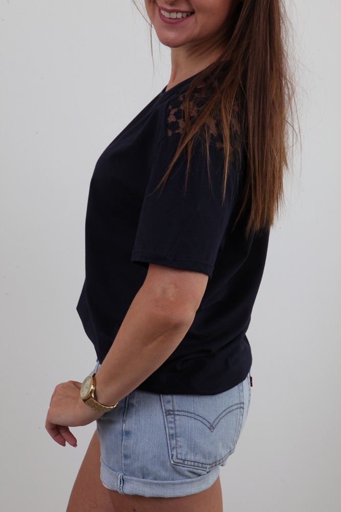 MODNA BLUZKA GŁADKA RĘKAW KORONKA KWIATKI MIX M/L Materiał dominujący bawełna