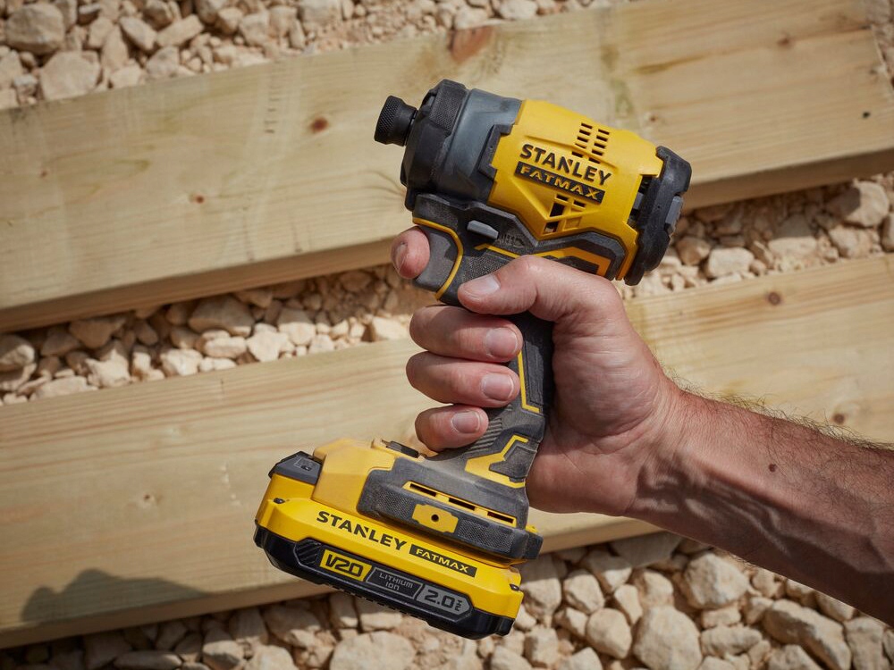 STANLEY Zakrętarka udarowa V20 2x2.0Ah SFMCF820D2K Prędkość obrotowa 2900 RPM