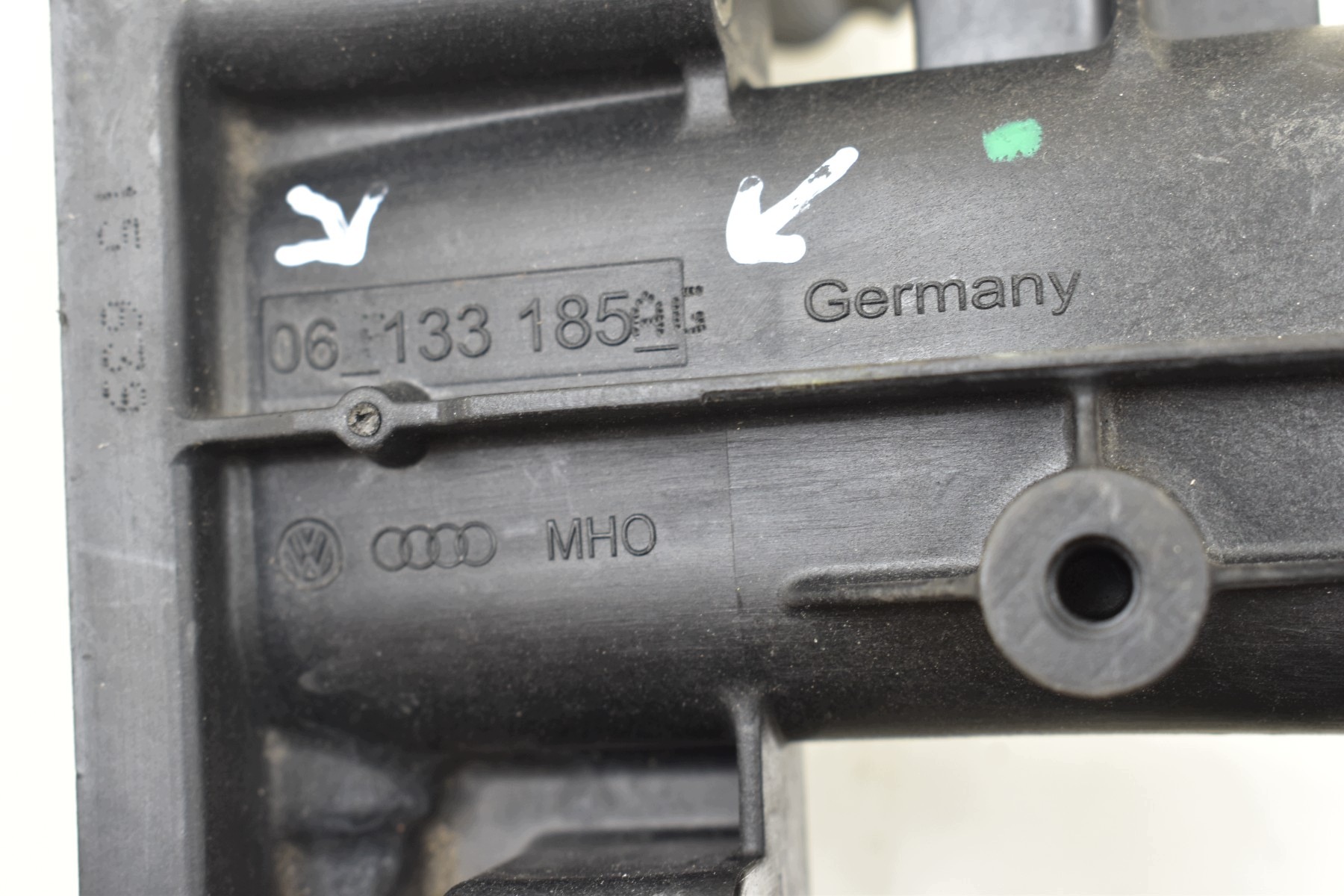 intake manifold AUDI A4 B8 A5 8T 2.0 TFSI 06F133192C