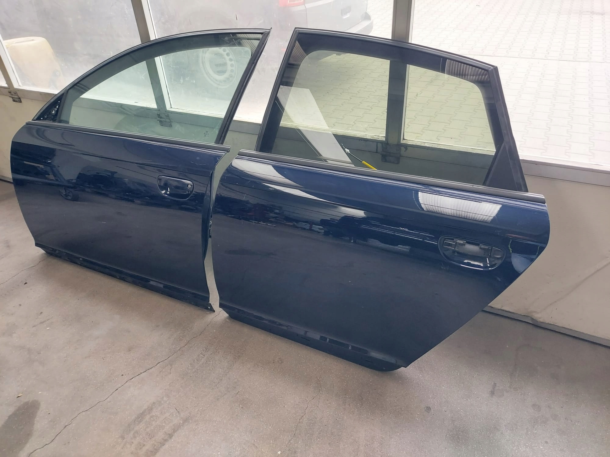 AUDI A6 C6 4F0 KOMBI DRZWI LEWY PRZÓD LEWY TYŁ