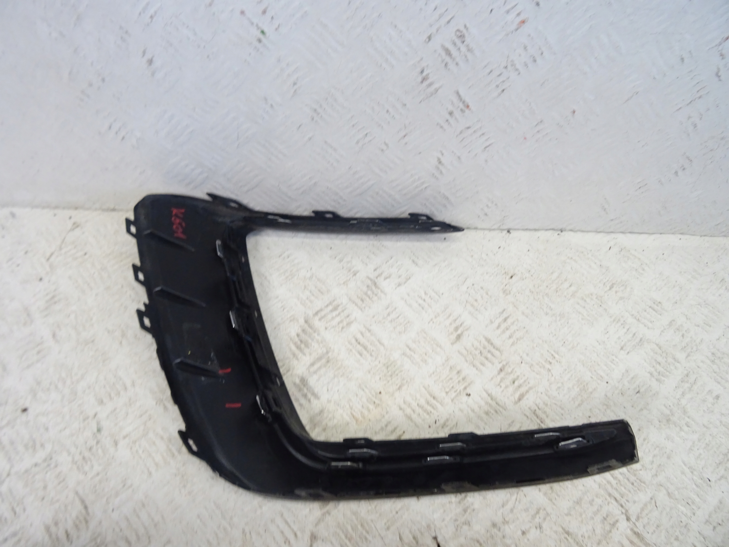 grid of a bumper front front right VW TIGUAN II LIFT 5NN853666G