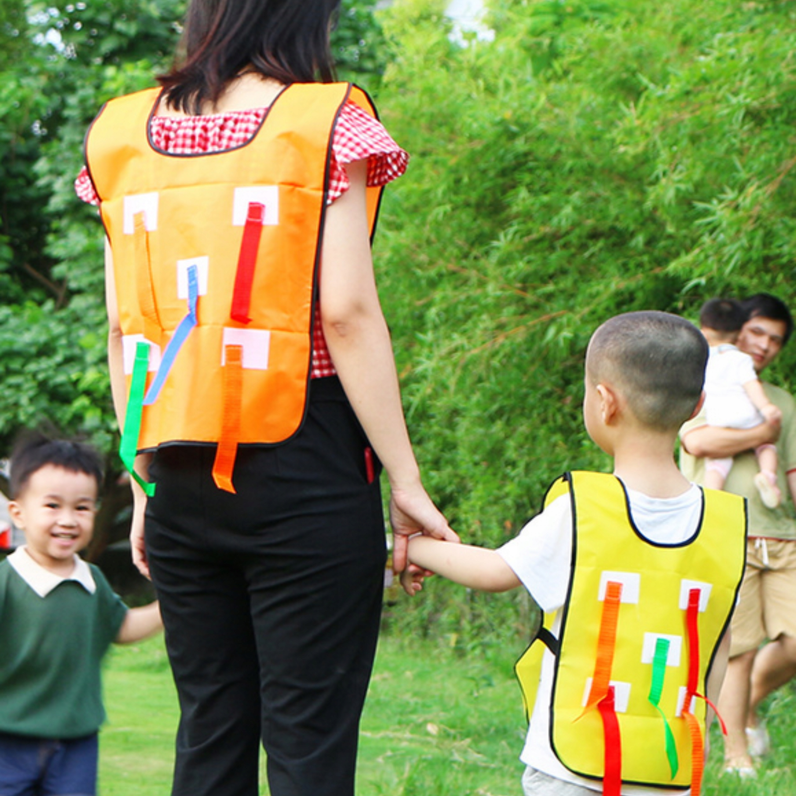 ANIMACJE KAMIZELKA Z RZEPAMI GRA PASKI POMARAŃCZ Minimalna liczba graczy 2