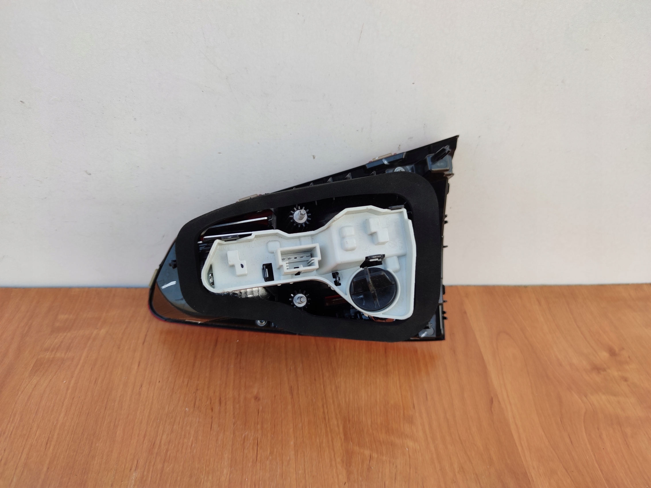 VW GOLF VII 7 5G HB left light to the bonnet rear part BDB