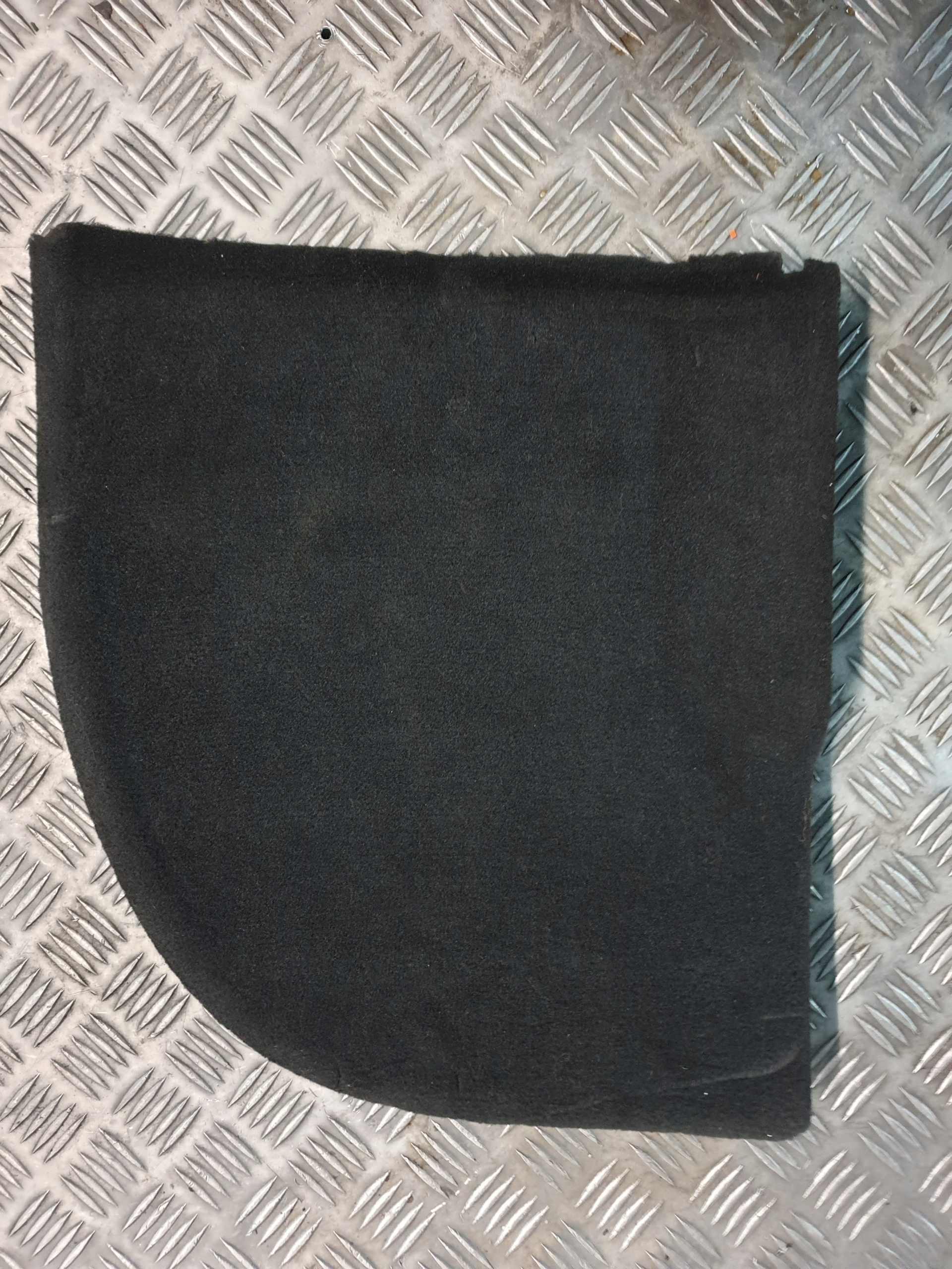 BOCZEK TAPICERKA BAGAŻNIKA BMW E46 TOURING