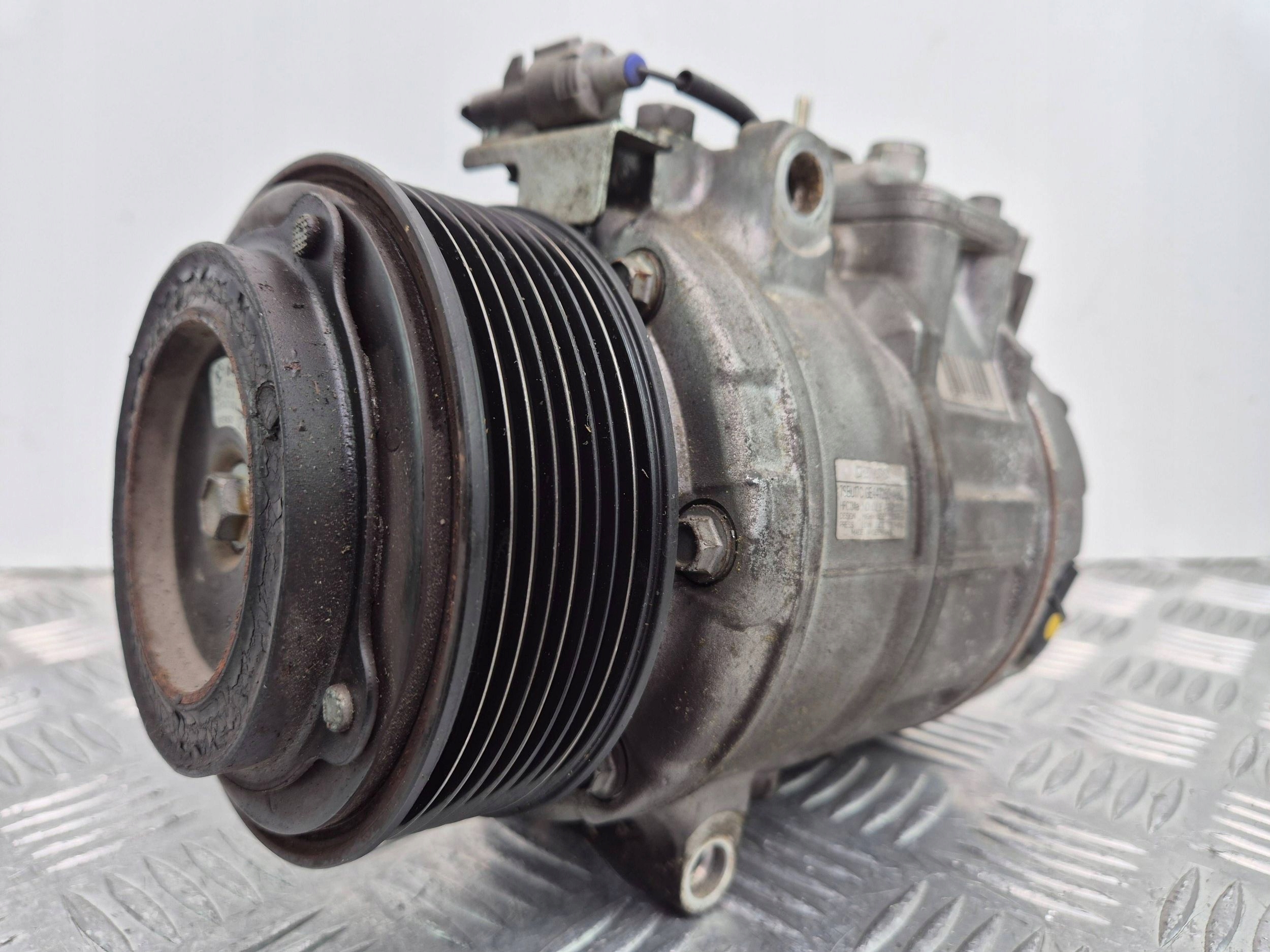 BMW X5 E70 xDrive35i compressor; compressor of the air conditioning 9217868