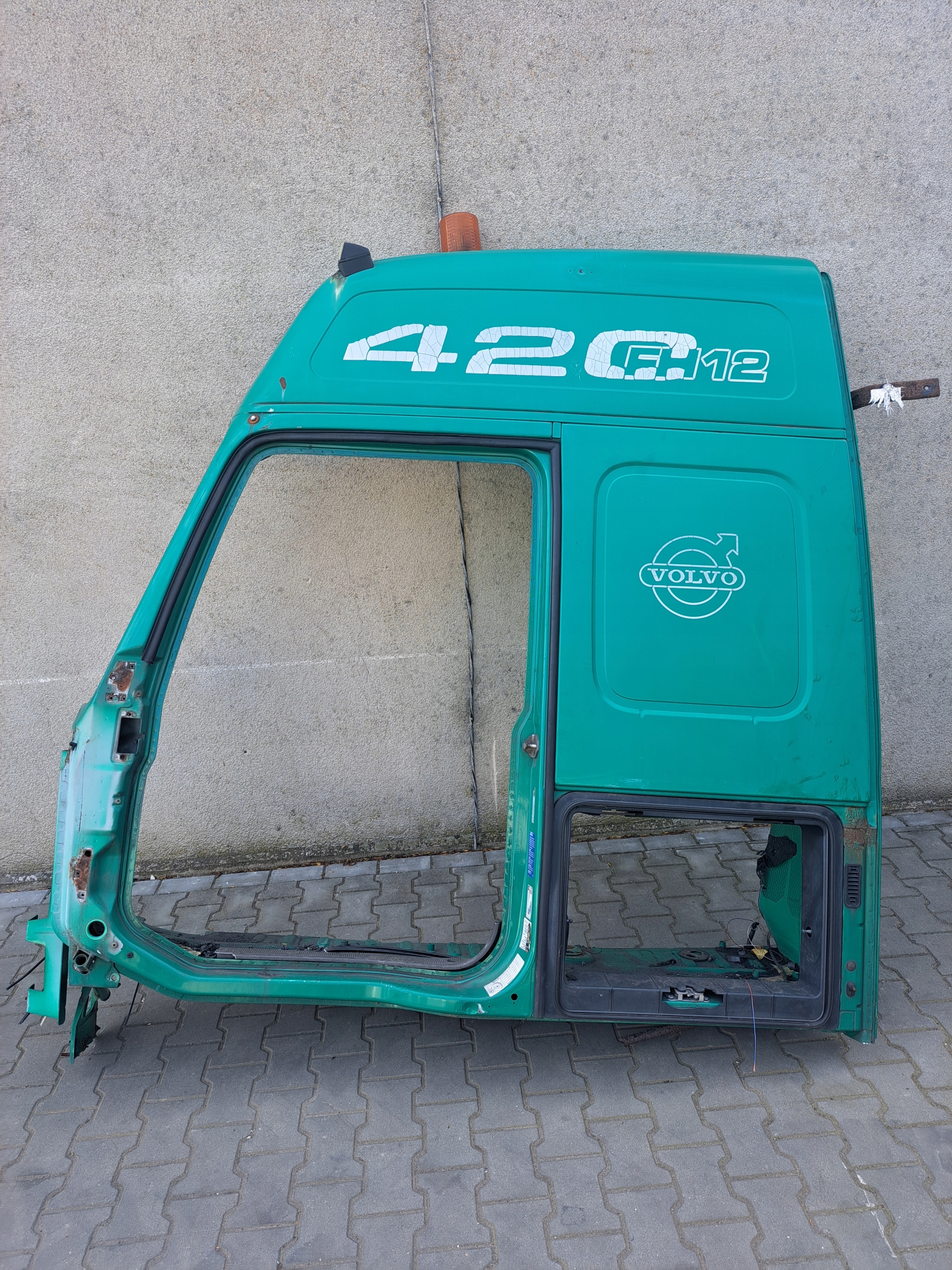 ĆWIARTKA LEWA BOK POSZYCIE KABINY VOLVO FH 12 13