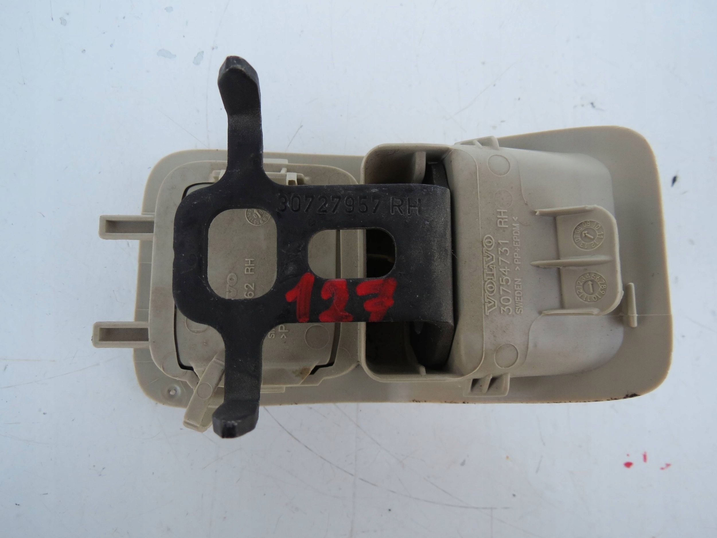 Support plaque ROLETY VOLVO XC90 4.4 V8 30754731