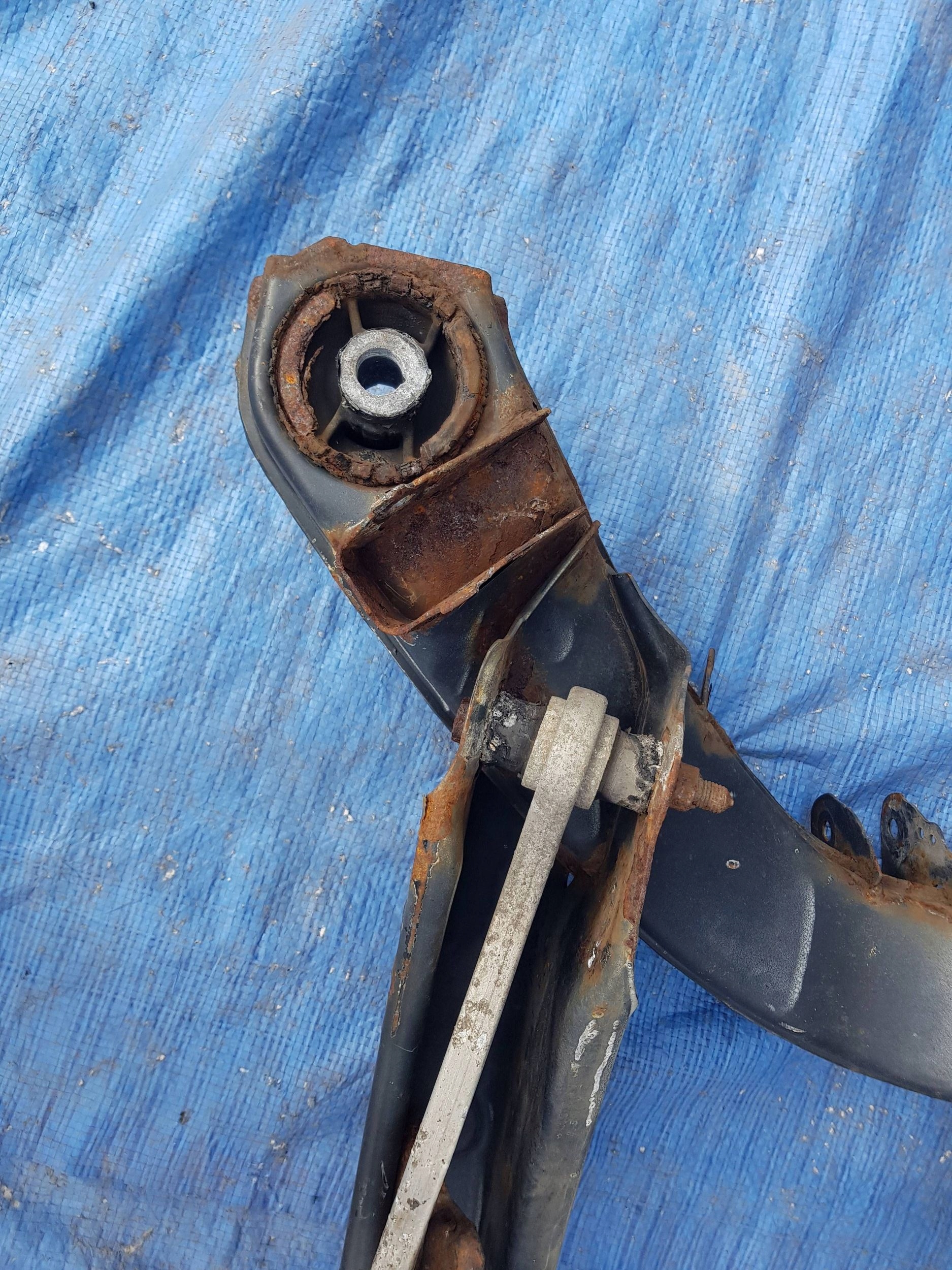 axle beam rear part MERCEDES W205 sedan sider subframe axle beam