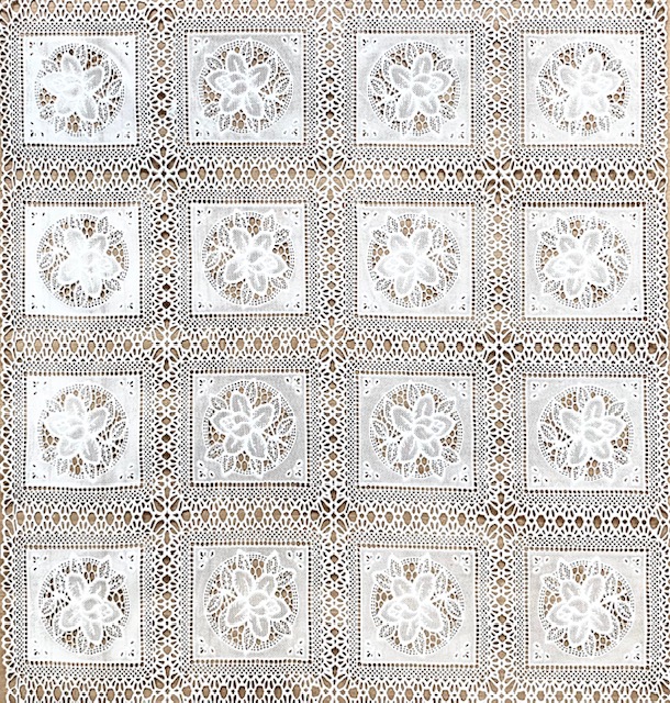 

Obrus Bieżnik biel plamoodporny na wymiar Kwadraty