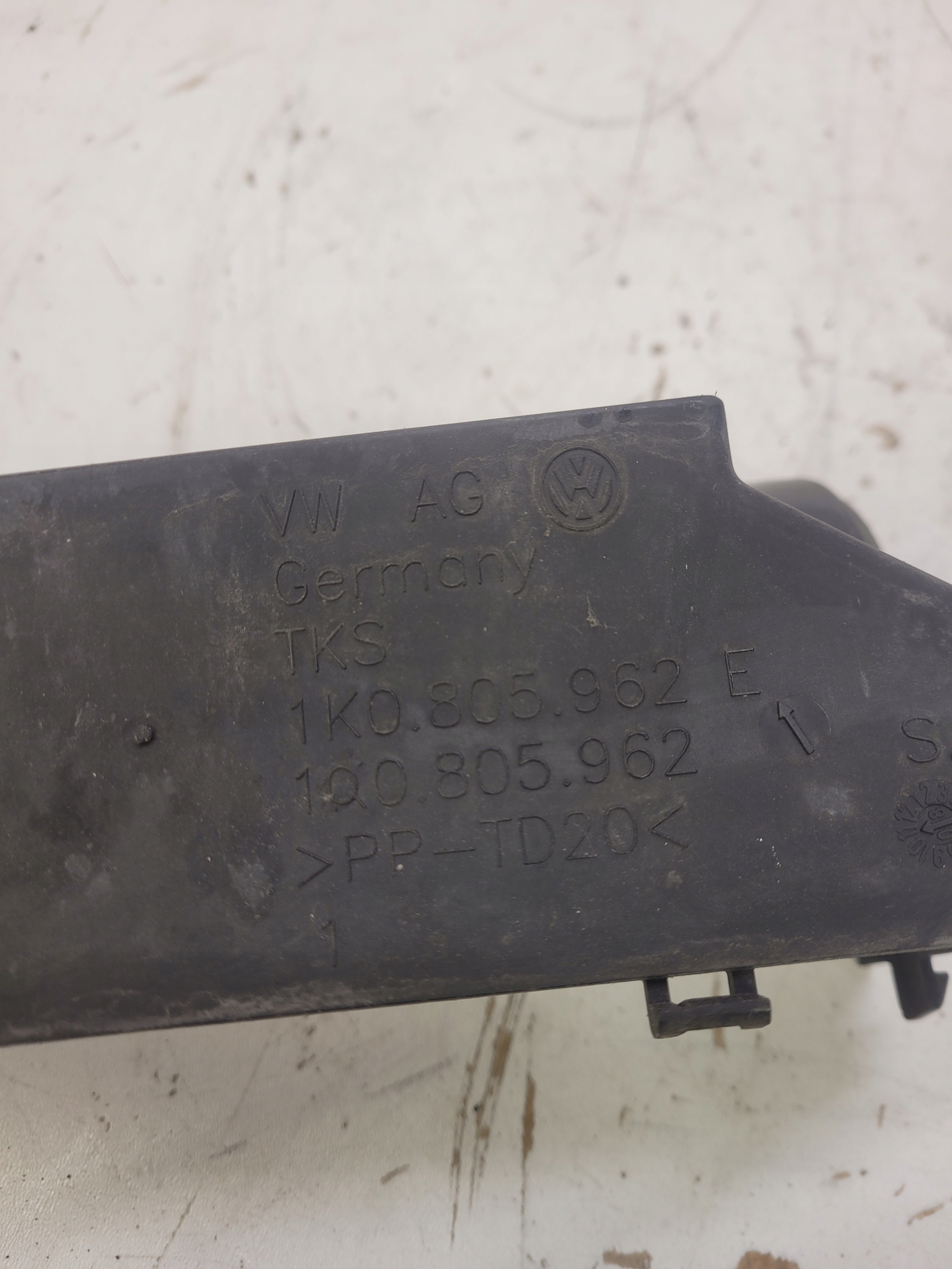 air line casing AUDI VW SEAT 1K0805962E