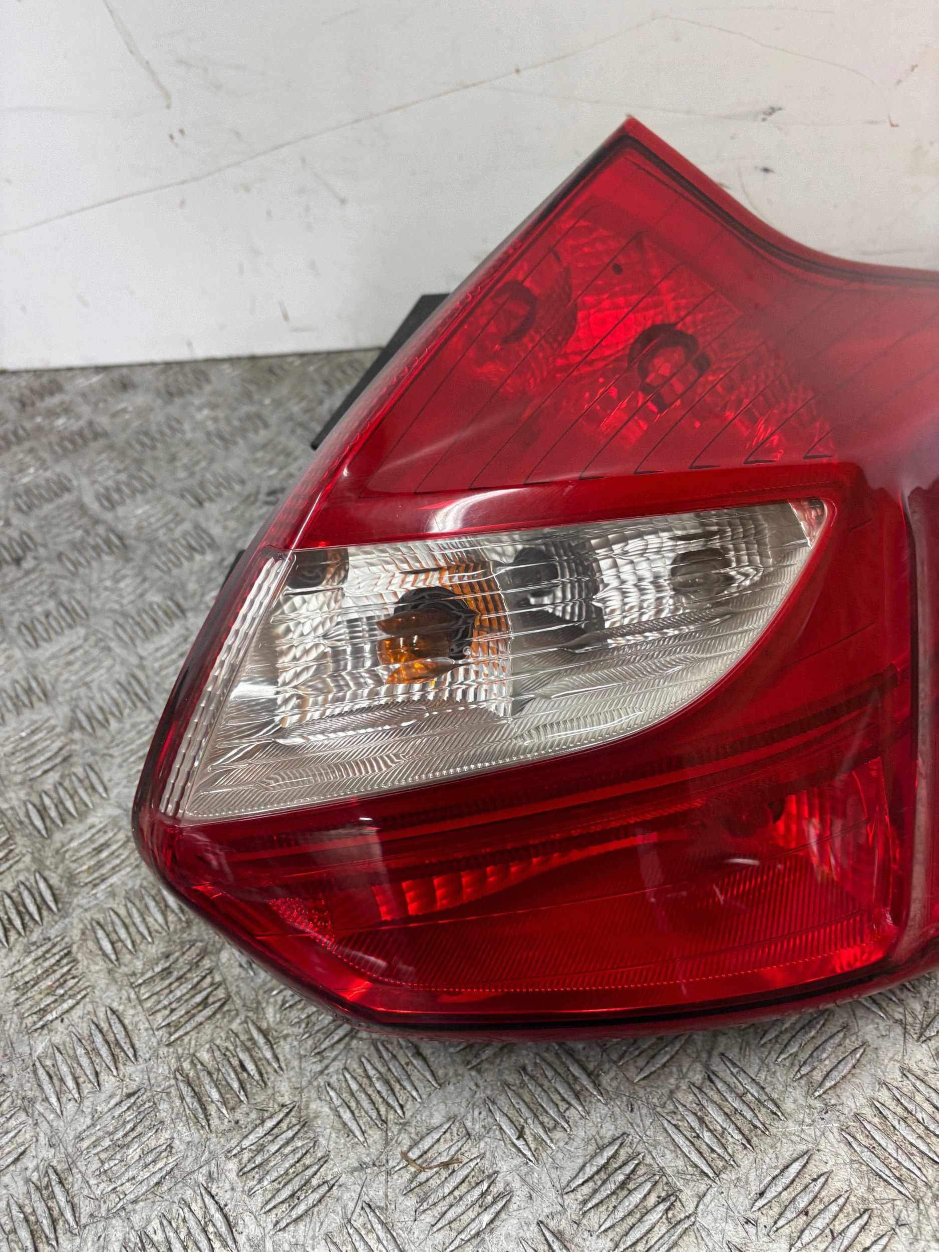 light rear part rear right FORD FOCUS III MK3 HB 10