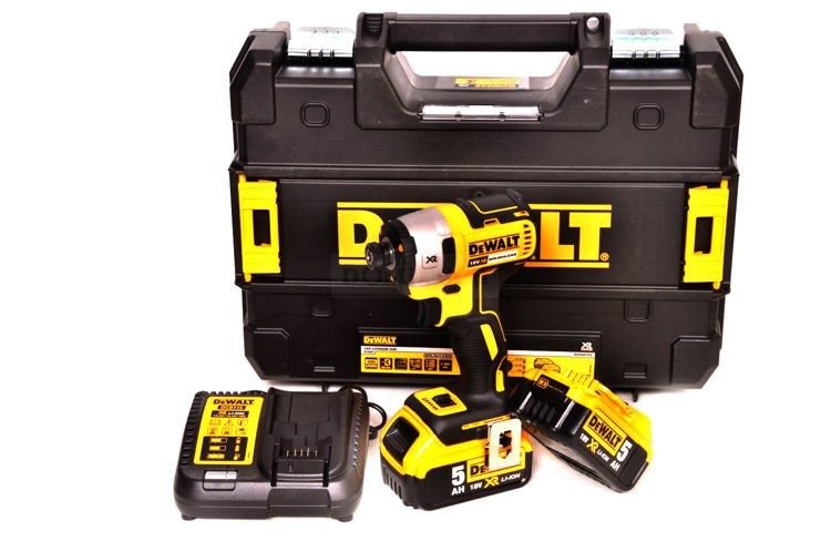 AKUMULATOROWA ZAKRĘTARKA UDAROWA 2x5Ah 18V DeWALT Marka DeWalt