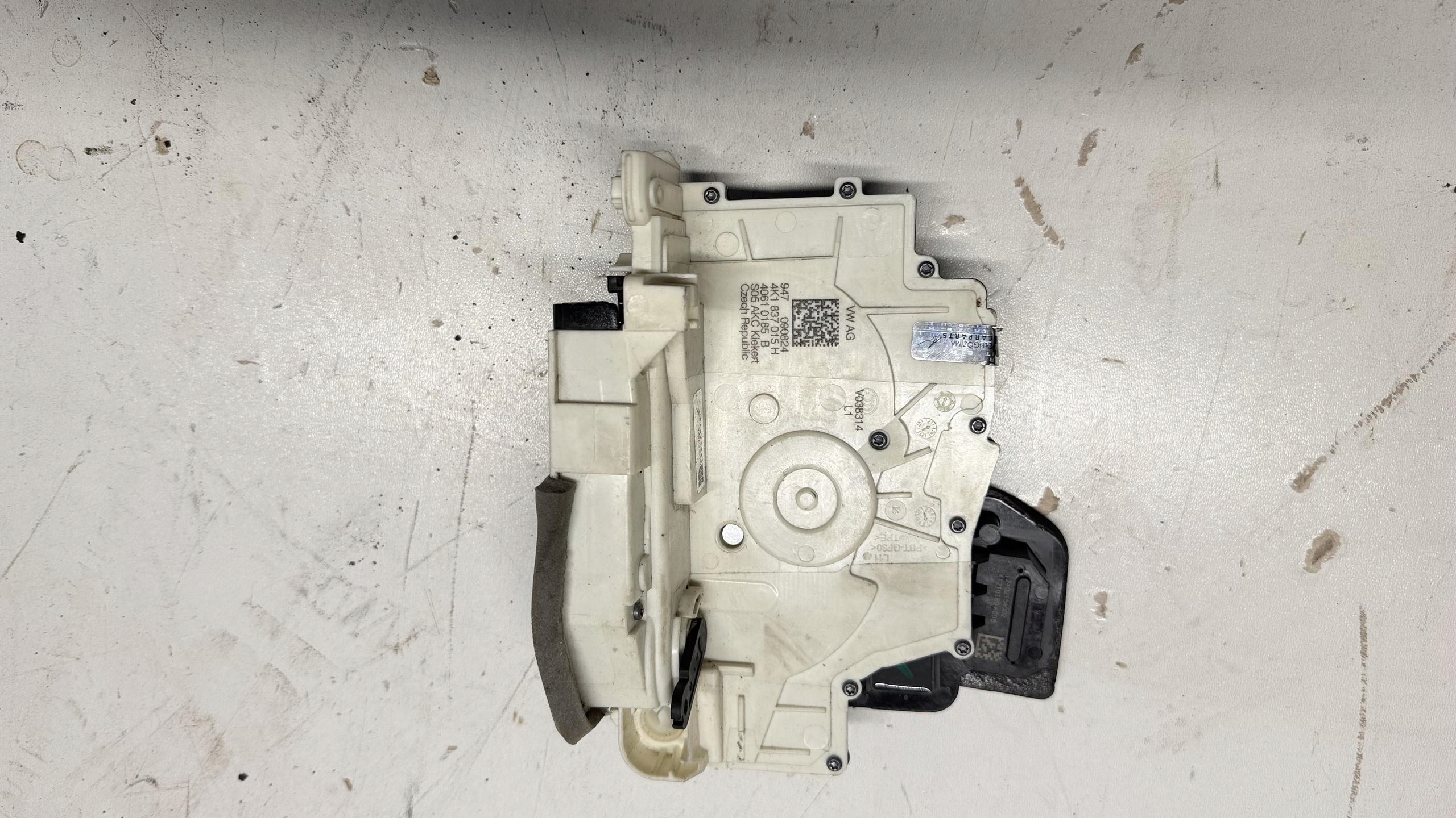lock door left front AUDI A6 C8 AUDI 4K1837015H