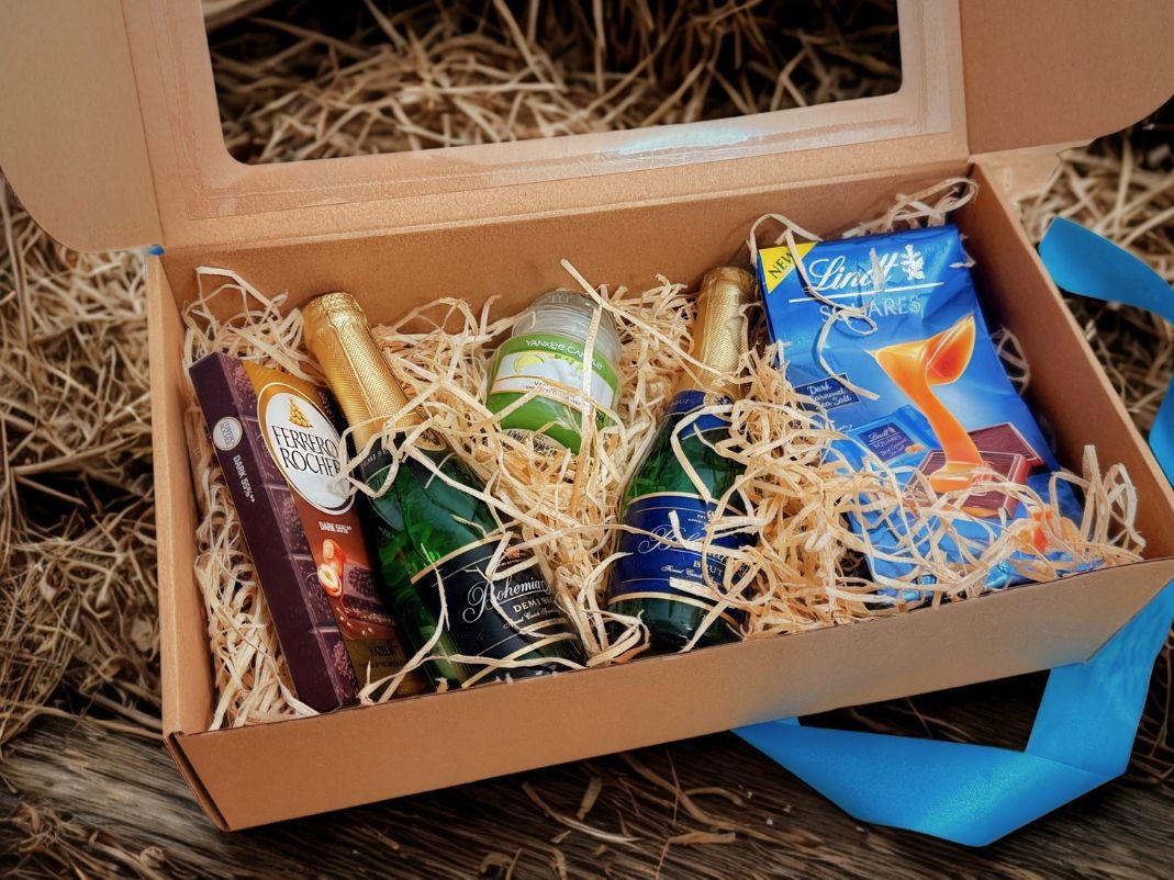 Levně Dárkový box s šampaňským Bohemia sekt k narozeninám svátek pro ženy