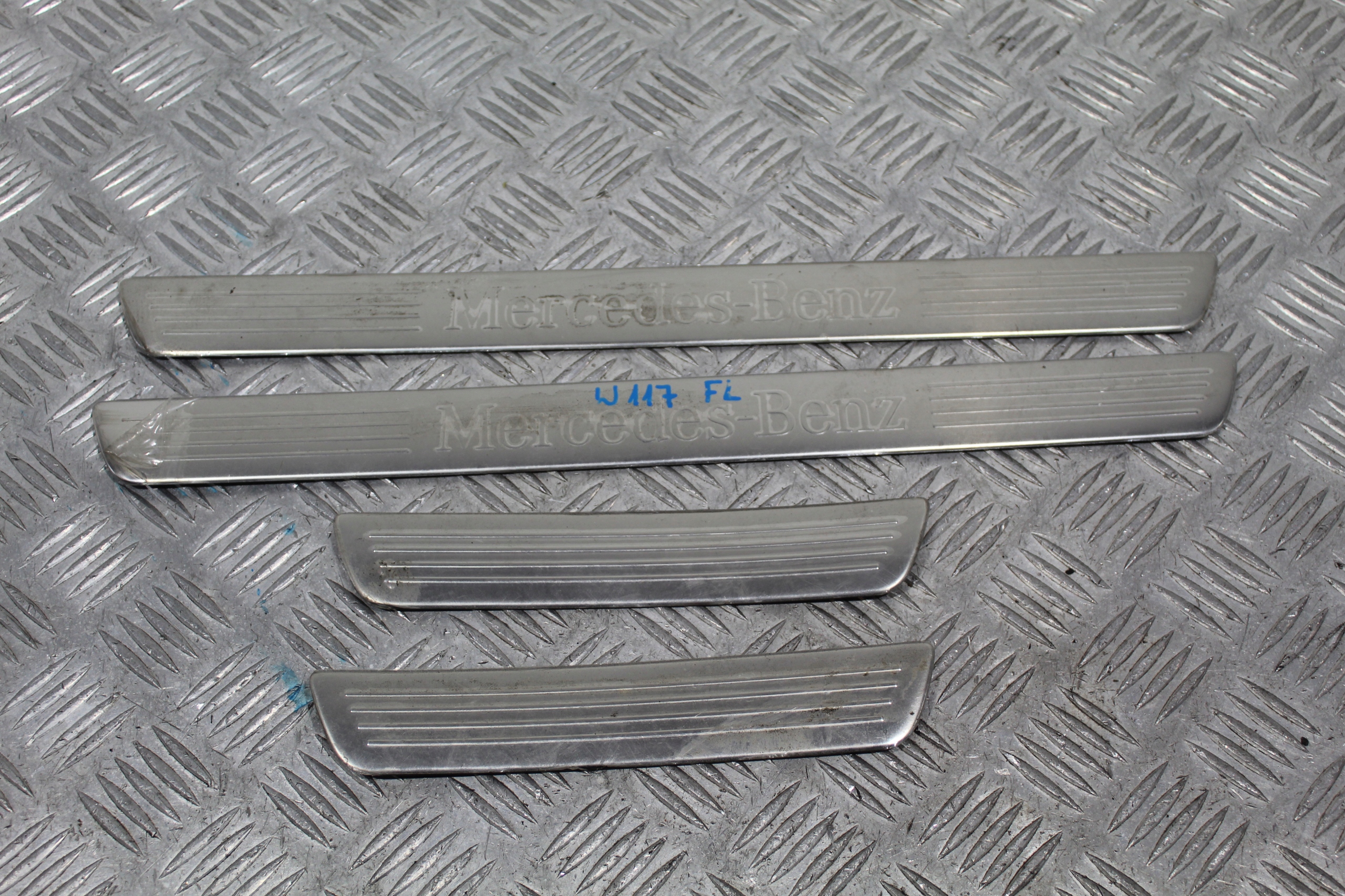 ПЛАНКИ ПОРОГА НАКЛАДКИ КЛА W117 РЕСТАЙЛІНГ AMG