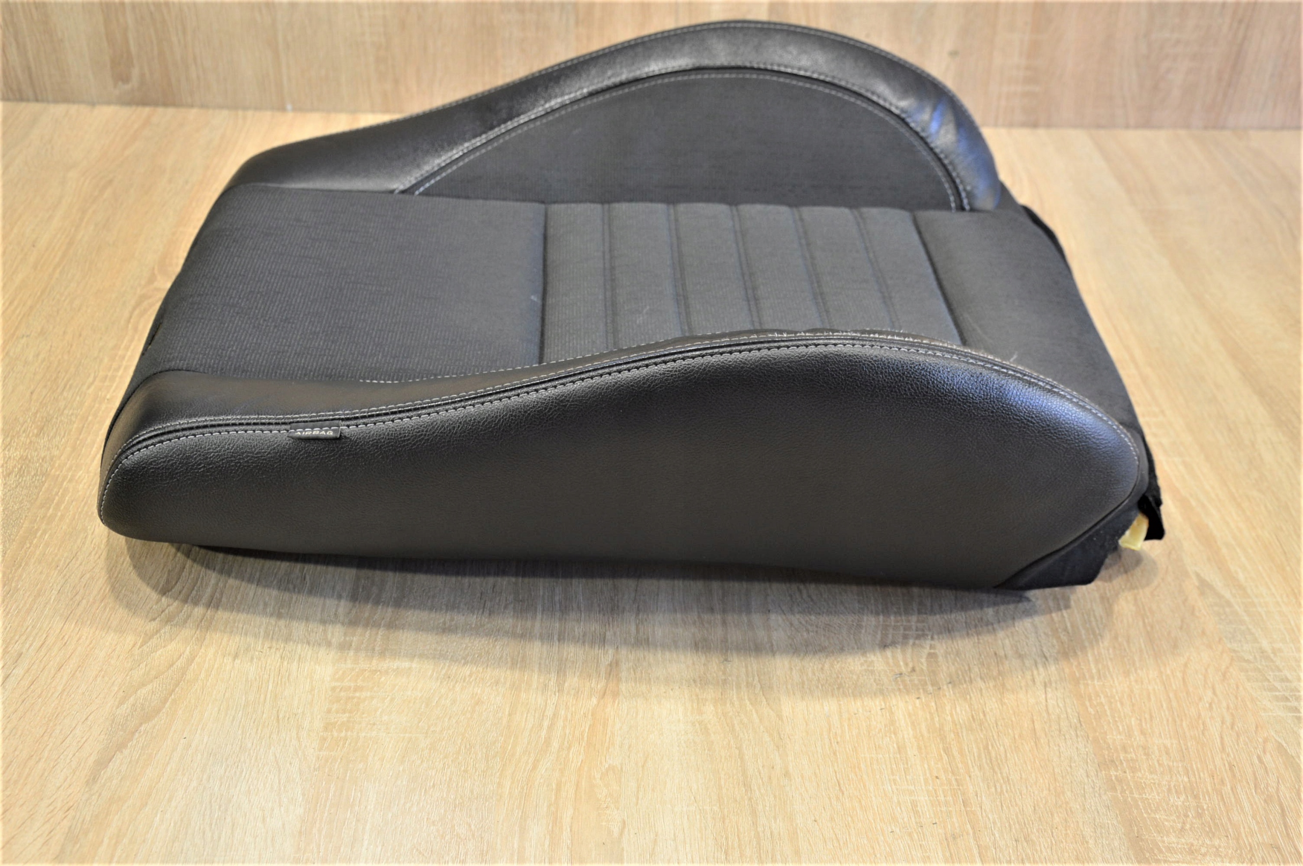 OPARCIE FOTELA PRAWE RENAULT LAGUNA III Producent części Chevrolet OE