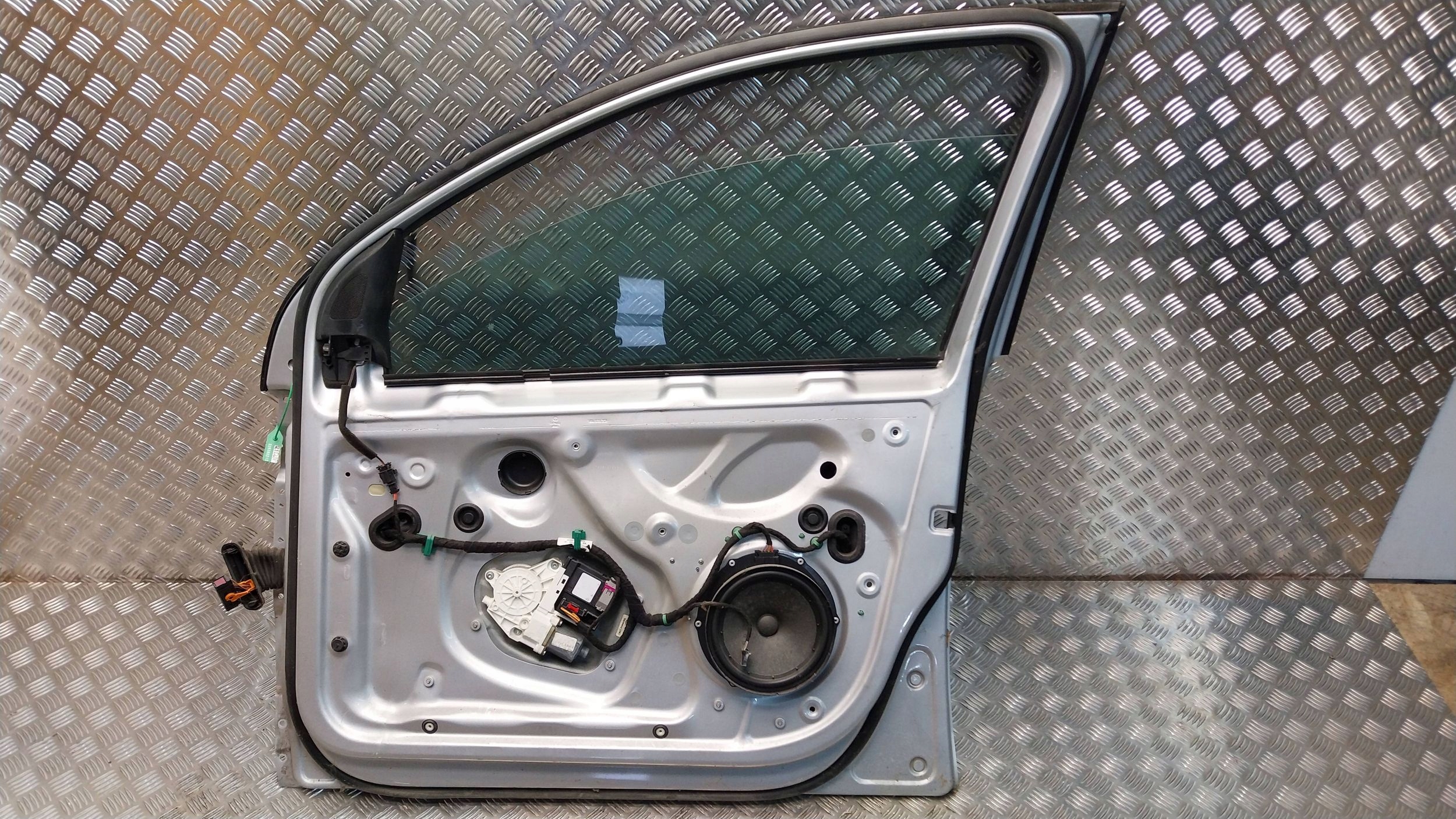 RÁM dveře předek pravá VW GOLF V 03