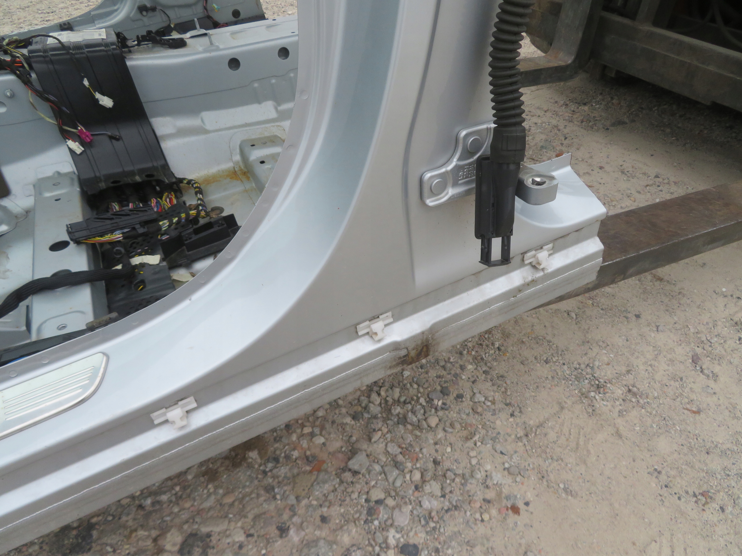 pillar B left central MERCEDES W205 C KLASA 17R