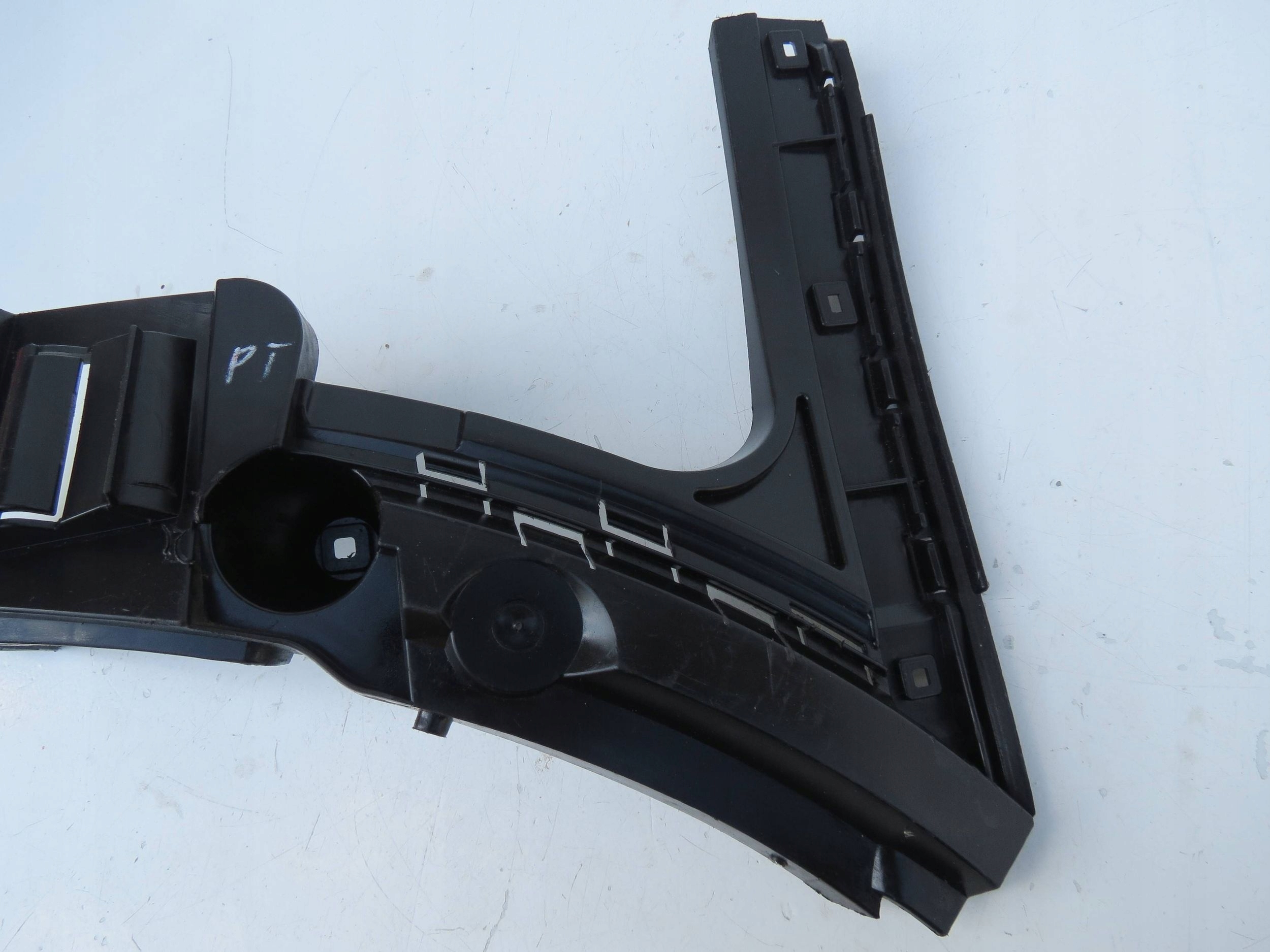 bumper bracket right rear part VOLVO XC90 8620567