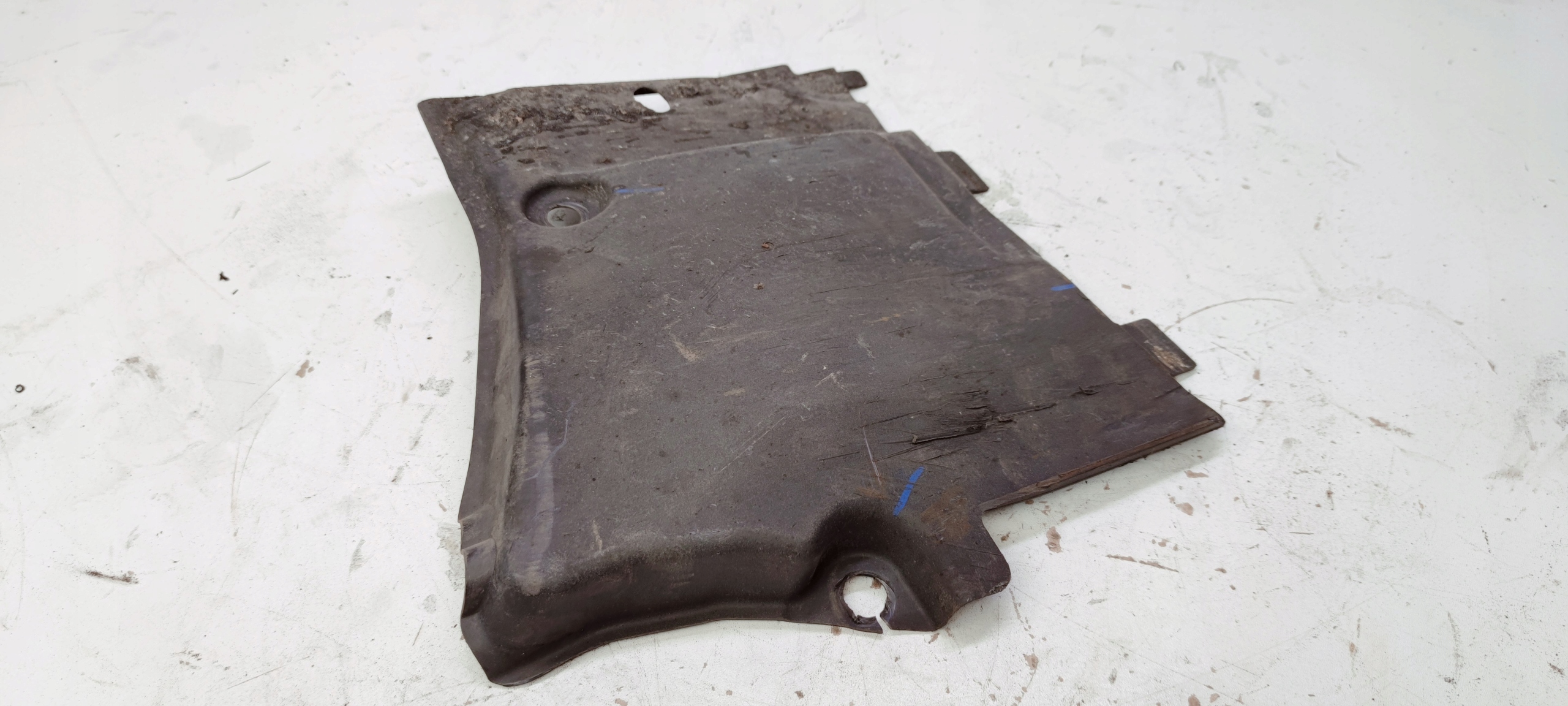 cover chassis front AUDI A4 B9 8W0825201 *2*