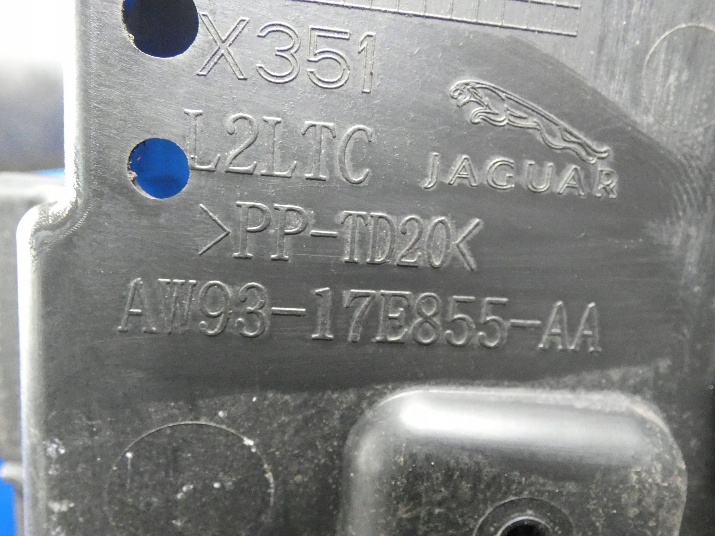 JAGUAR XJ X351 Support Moyenne Arrière Support plaque Pare choc Arrière