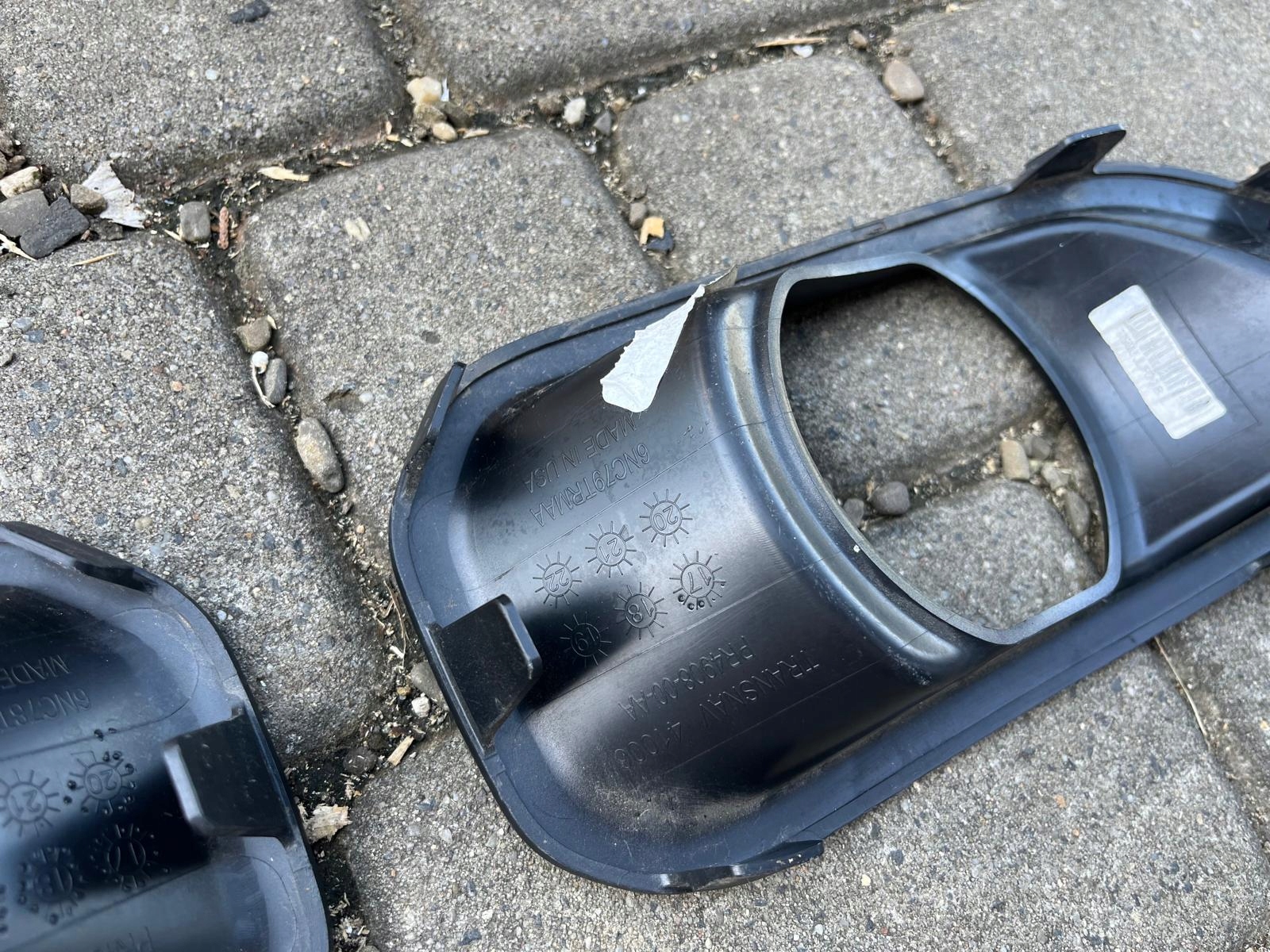 RAMKA HALOGENU OSŁONA OBRAMÓWKA PRAWA LEWA JEEP WRANGLER JL GLADIATOR Producent części Jeep OE