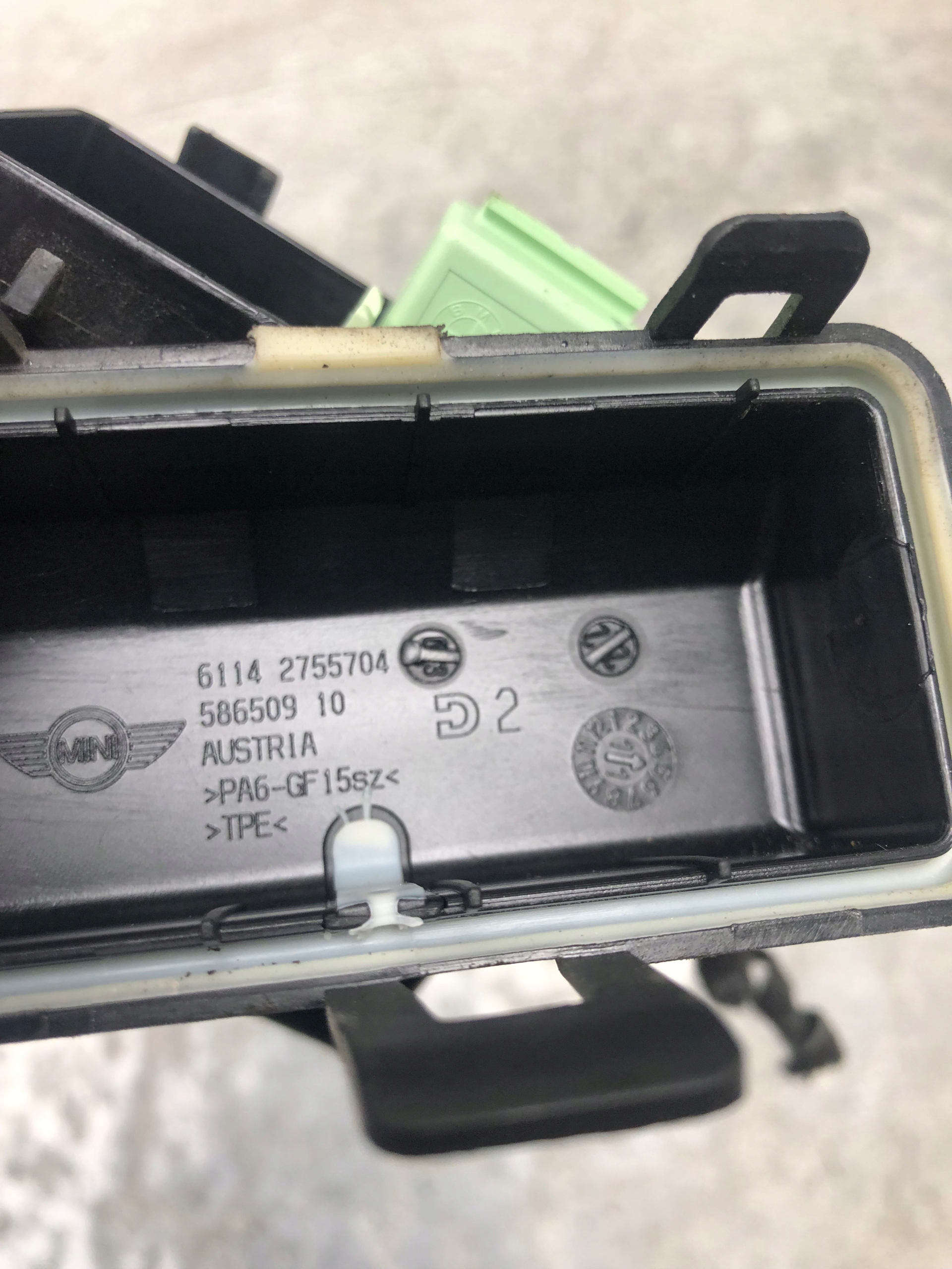 Module fusibles MINI R55 2755704