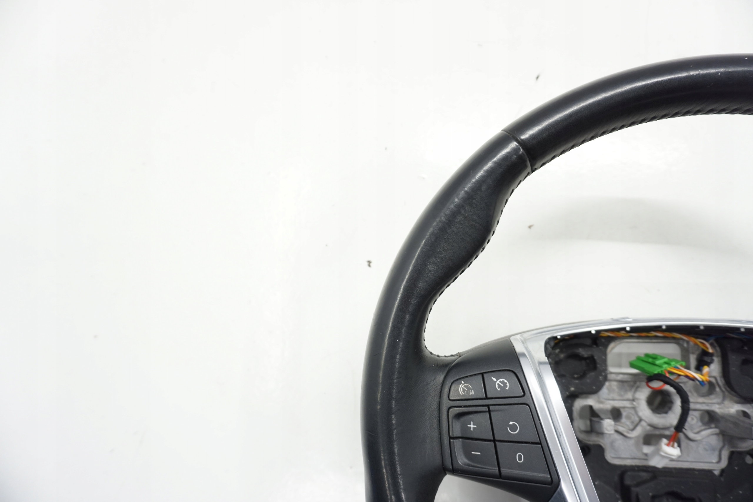 VOLVO S60 II KIEROWNICA MULTIFUNKCJA Producent części Volvo OE