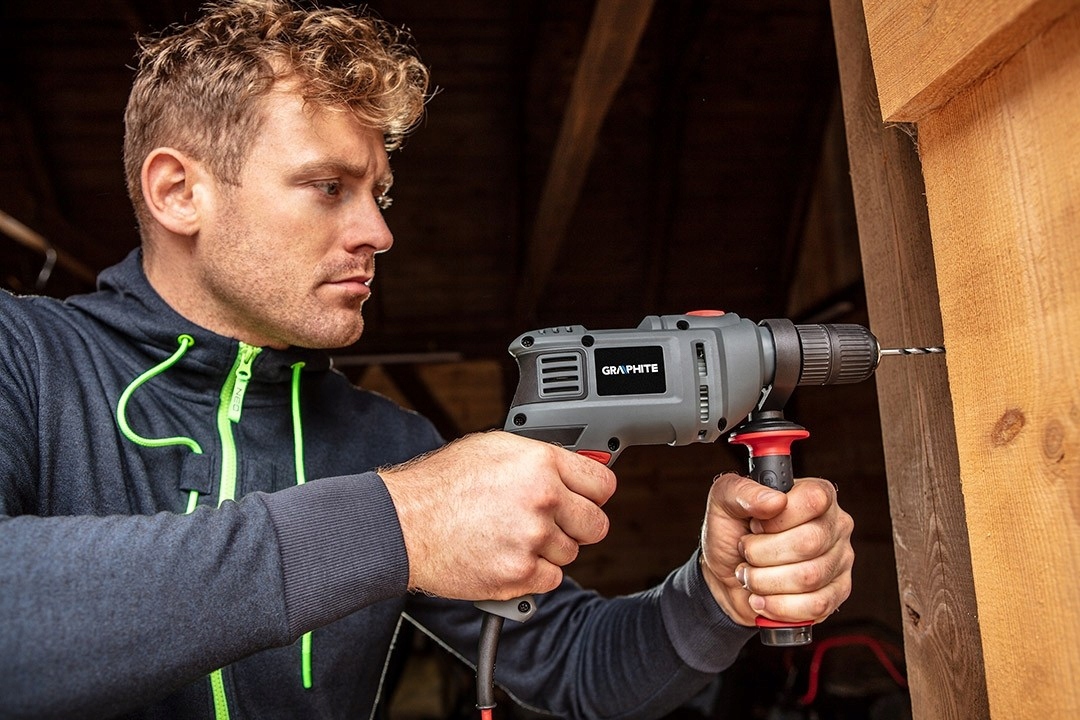 GRAPHITE WIERTARKA UDAROWA 550W UCHWYT 13mm +10 WIERTEŁ WALIZKA 58G735 Waga produktu z opakowaniem jednostkowym 4.2 kg