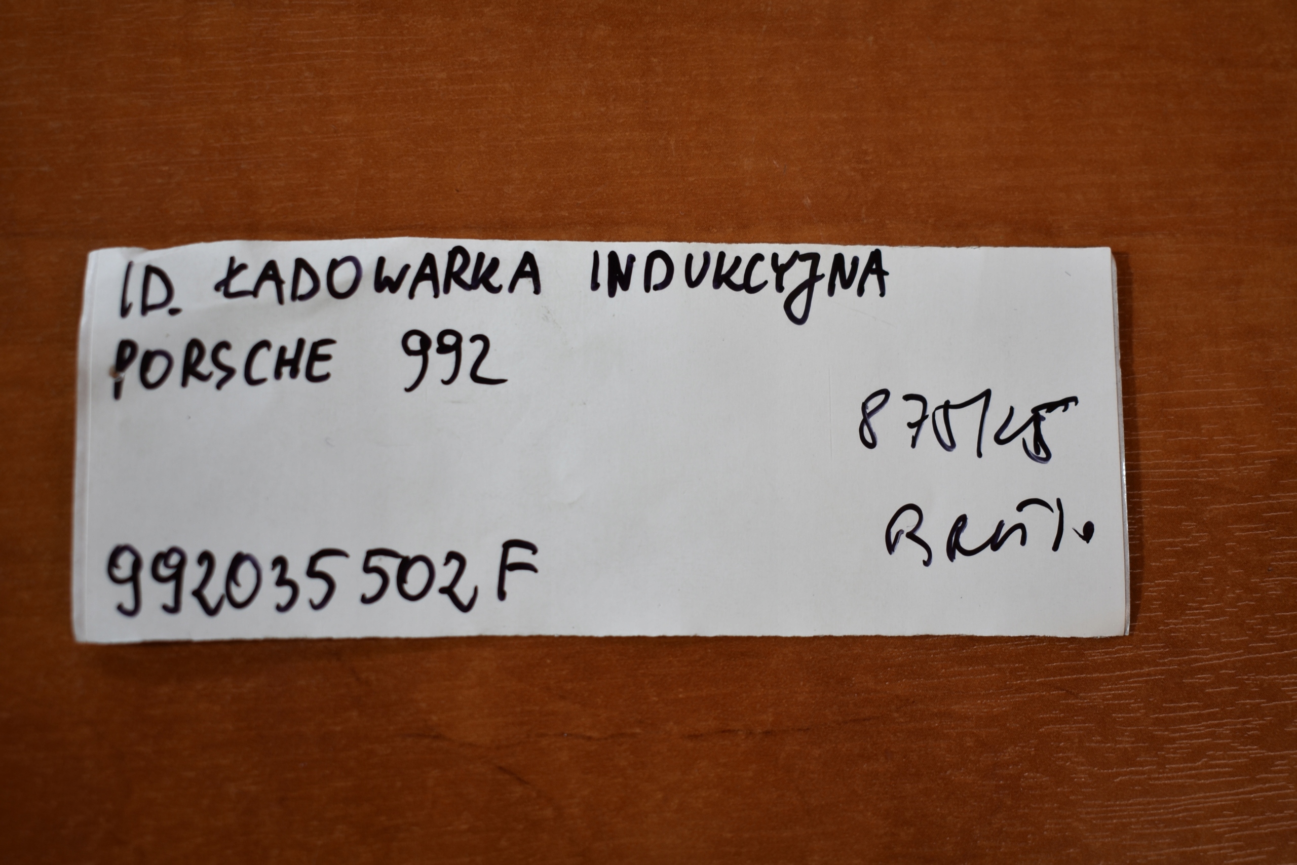IDEALNA LADOWARKA INDUKCYJNA PORSCHE 992 1