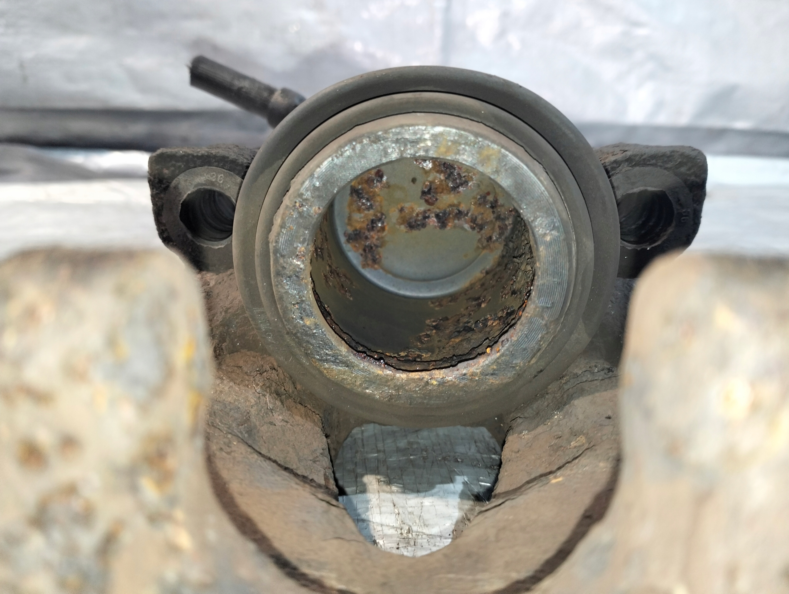 caliper brake front left without JARZMA VW CADDY III 1.9D 51KW 2008r