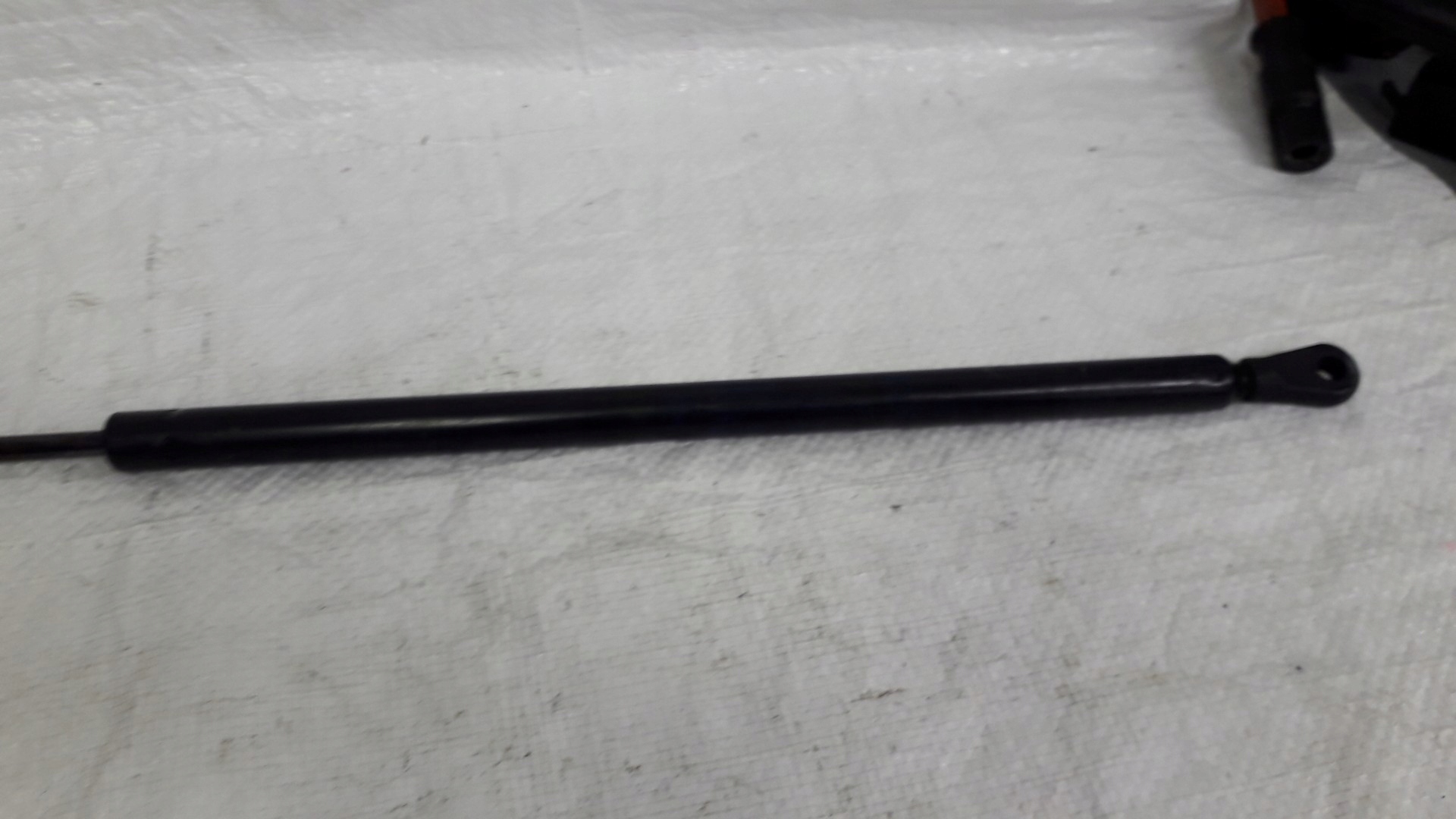Audi A4 B5 телескоп Капоты крышки 8D0823359A