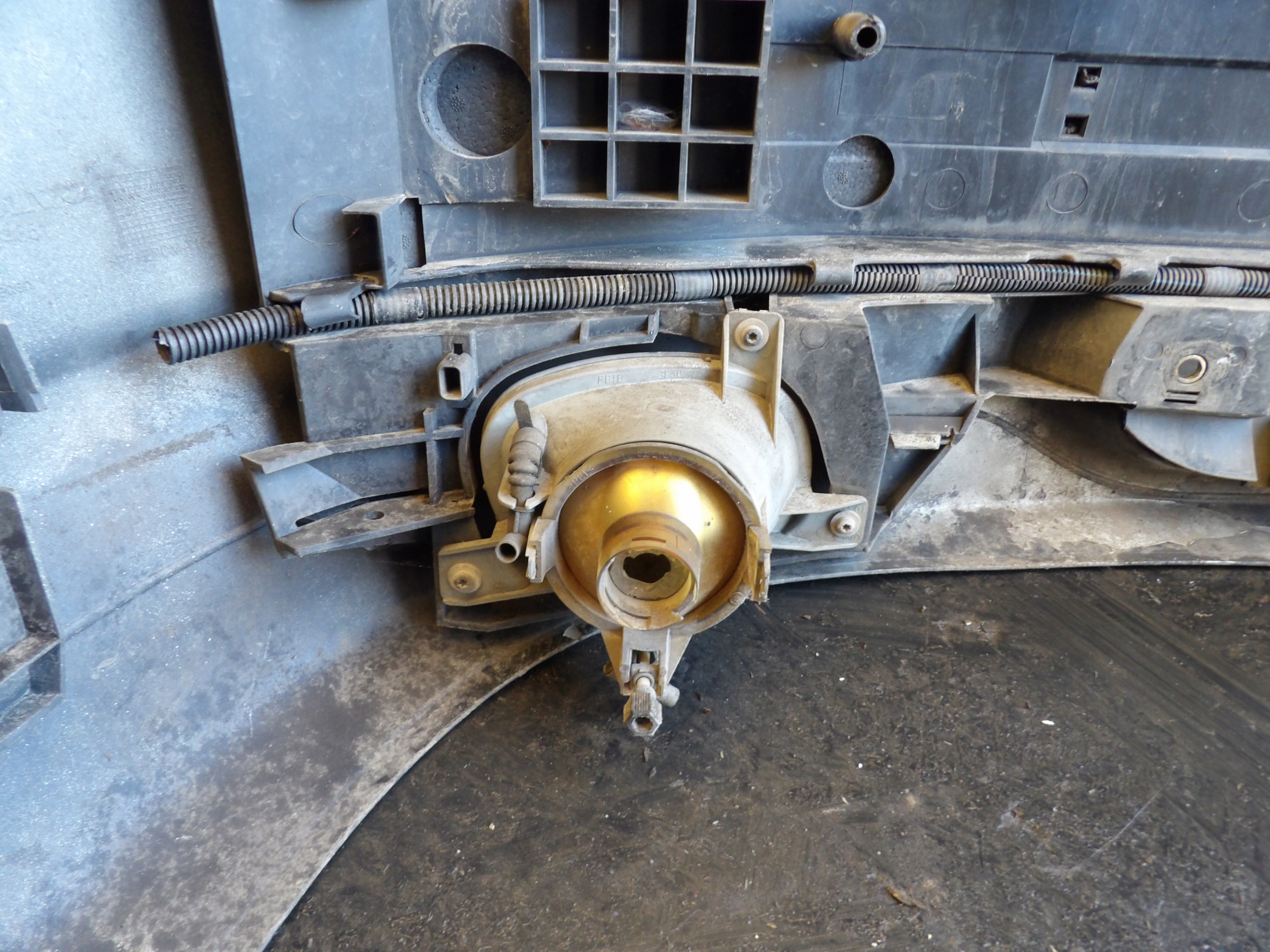 Volvo S80 bumper front lak. 443-46