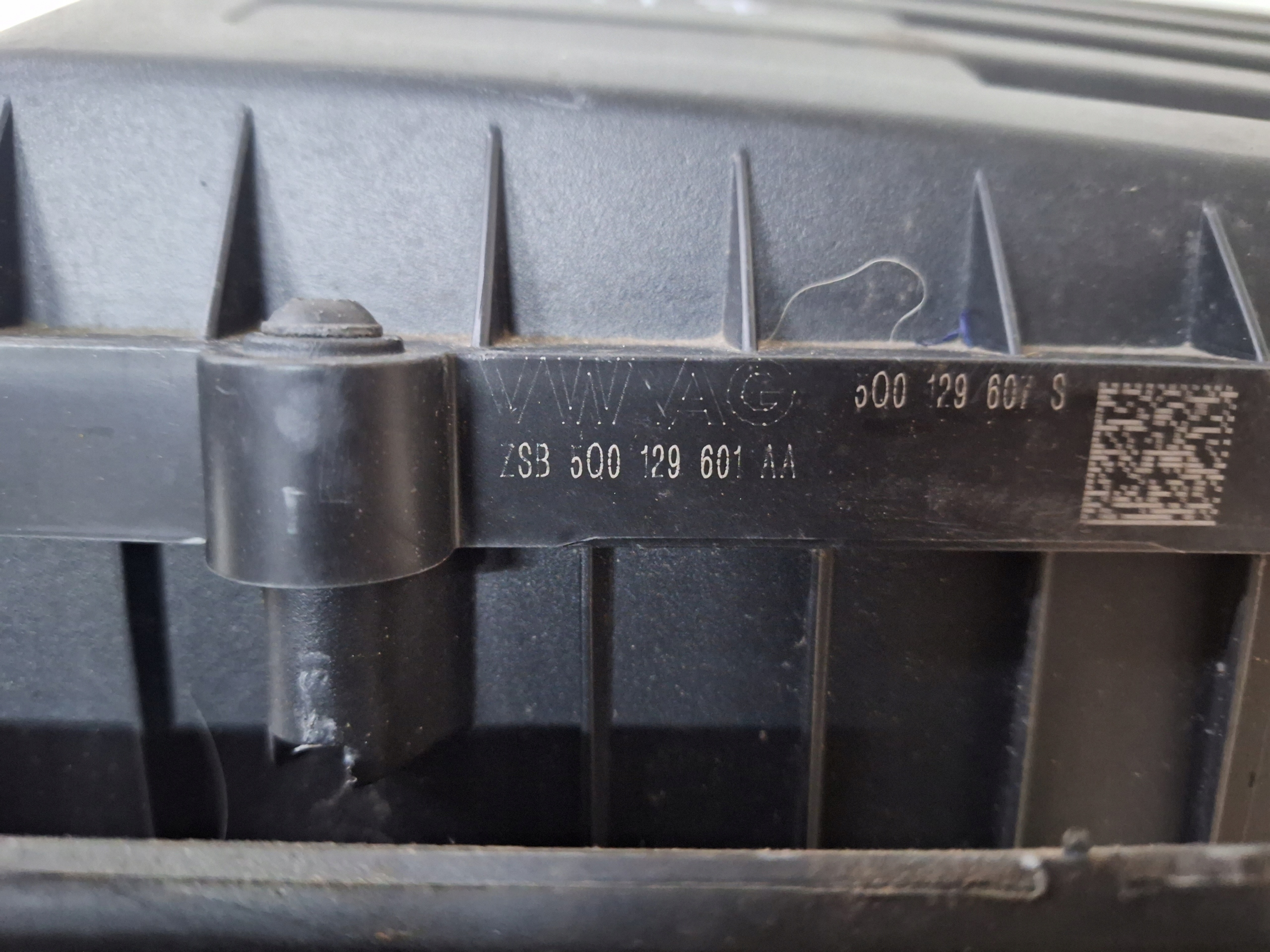 VOLKSWAGEN GOLF VII 12-16 Gehäuse filter luft 5Q0129601AA