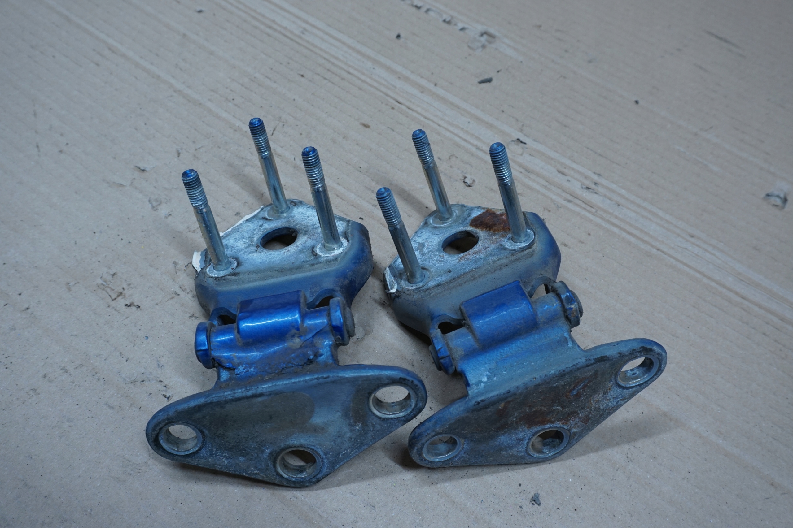 TOYOTA RAV4 петля петли багажника 94-00r