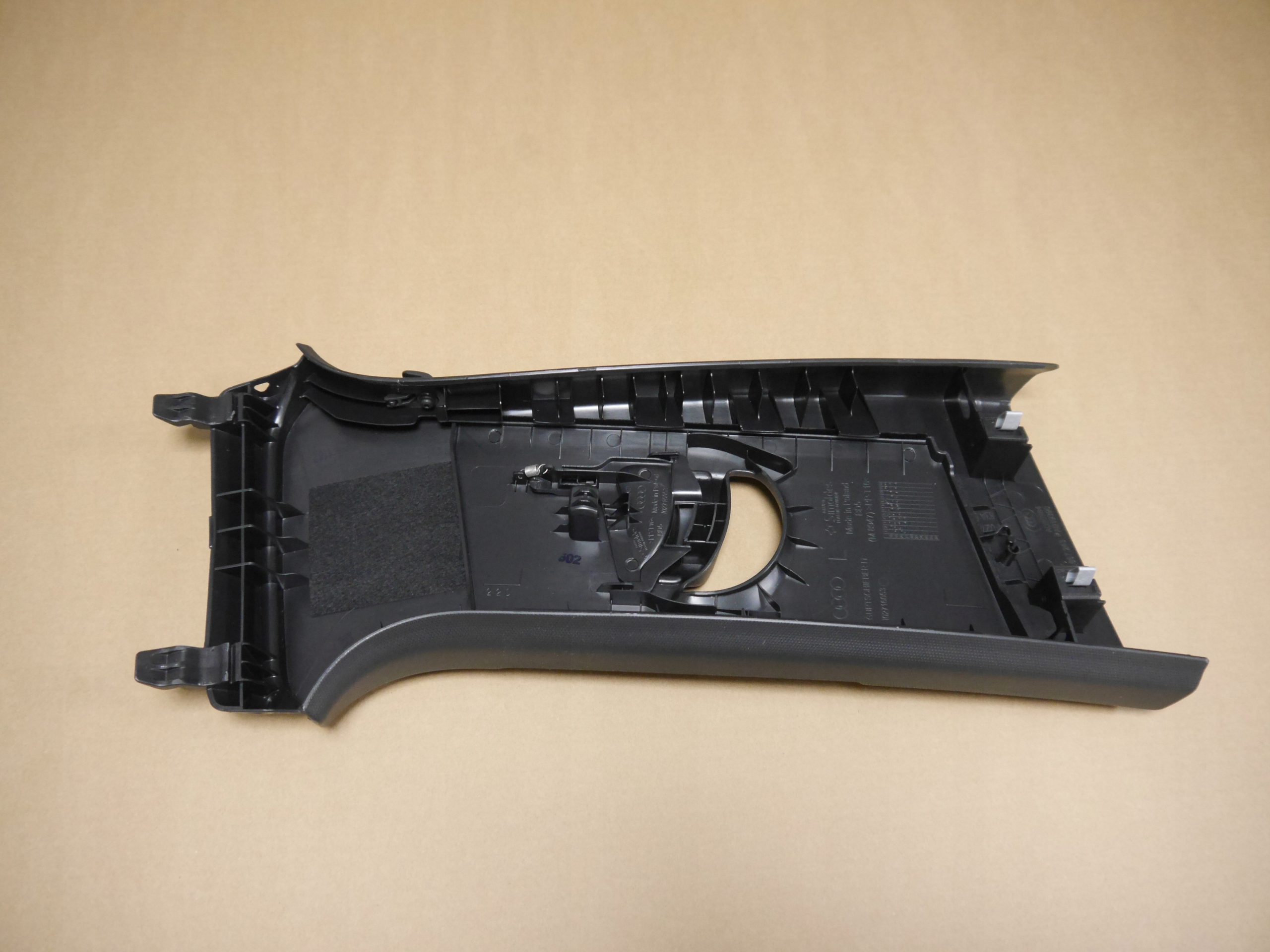 AUDI Q3 83A OSŁONA POSZYCIE SŁUPKA LEWE 83A867243B Producent części Audi OE