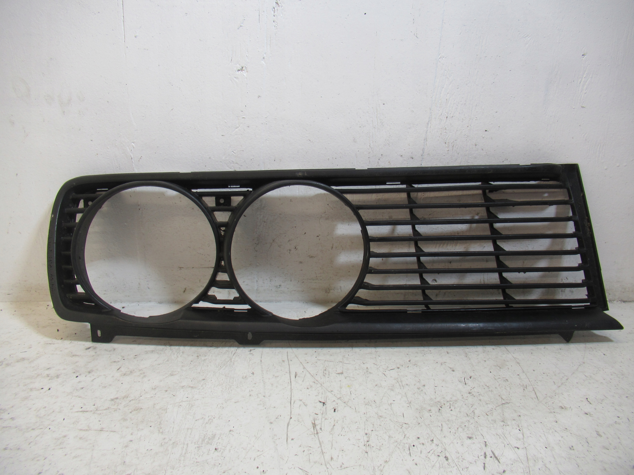 grille grid grill left BMW E12 520 1817569
