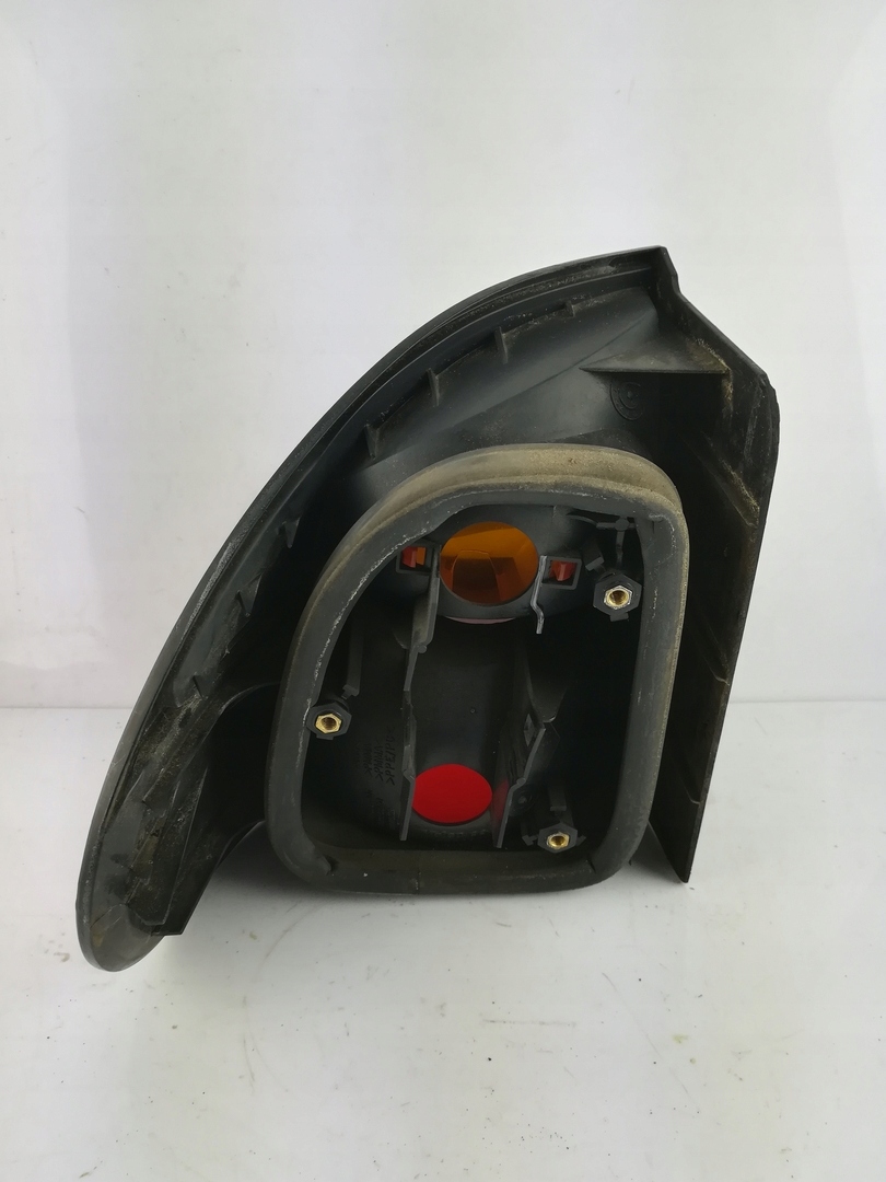 light rear RENAULT LAGUNA and (B56_. 556_) 2.0 (B56C/H/N) right 7700820
