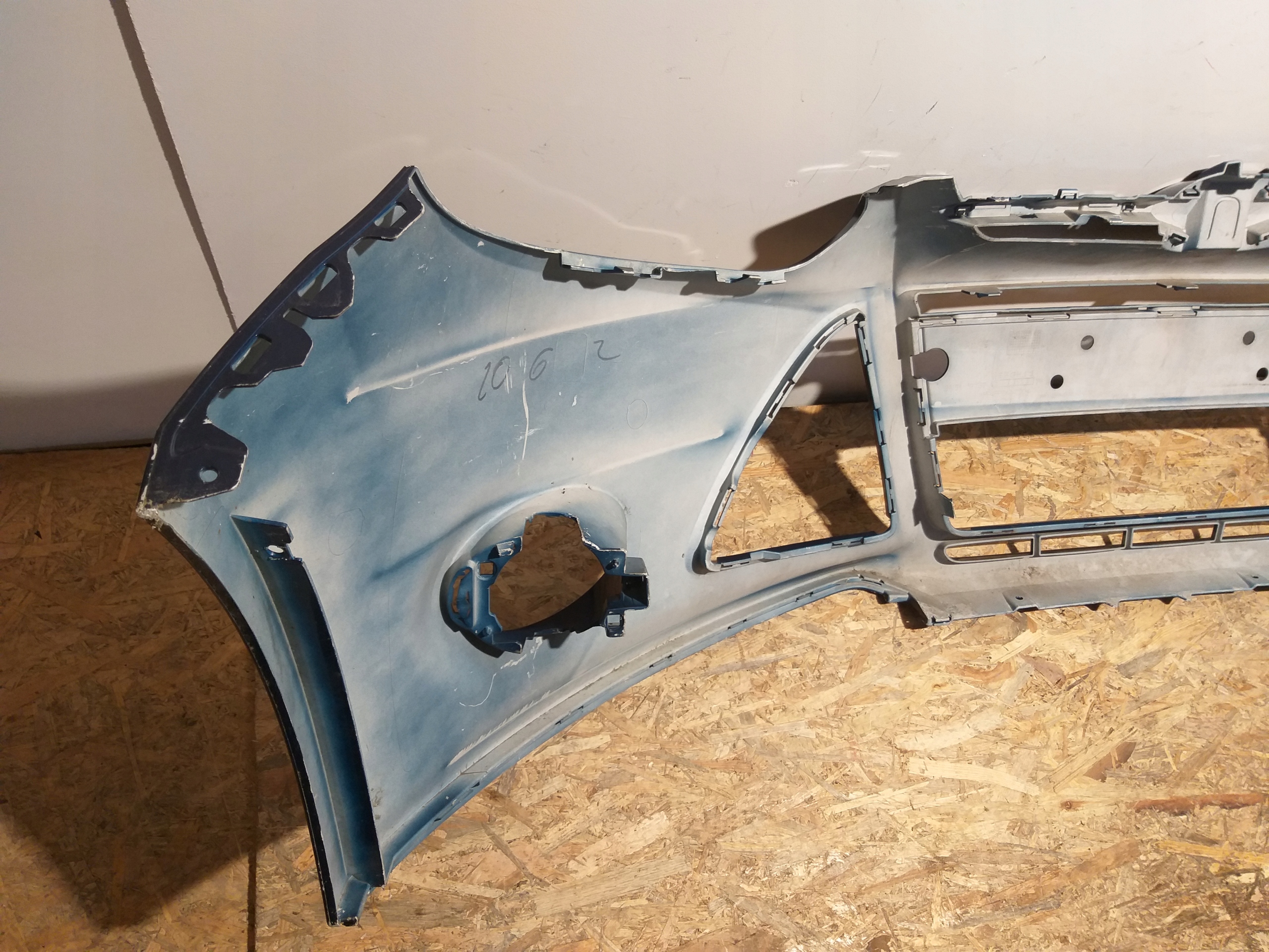 nárazník předek Ford Focus MK3 BM5117757